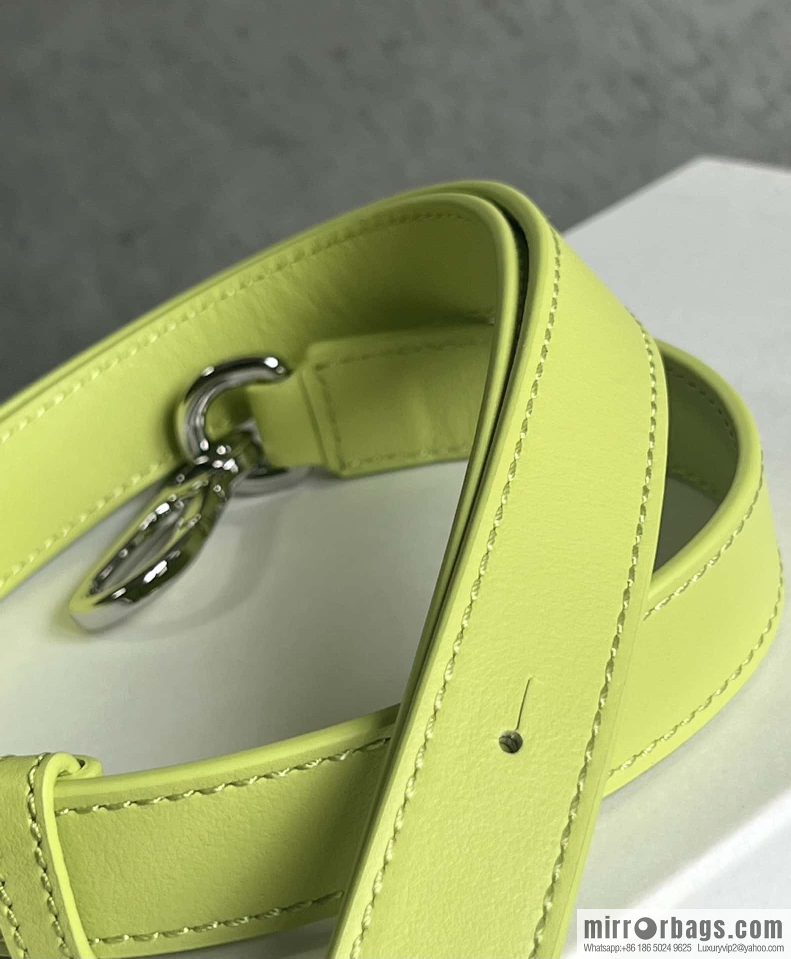 LOEWE puzzle new geometric pack 0681 neon green 24CM