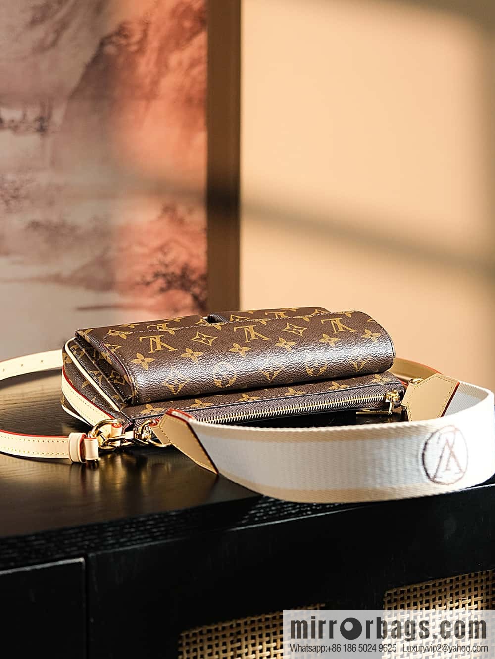 LV 𝐕𝐈𝐕𝐀𝐂𝐈𝐓𝐄 Medieval Camel Bag Series #M46999