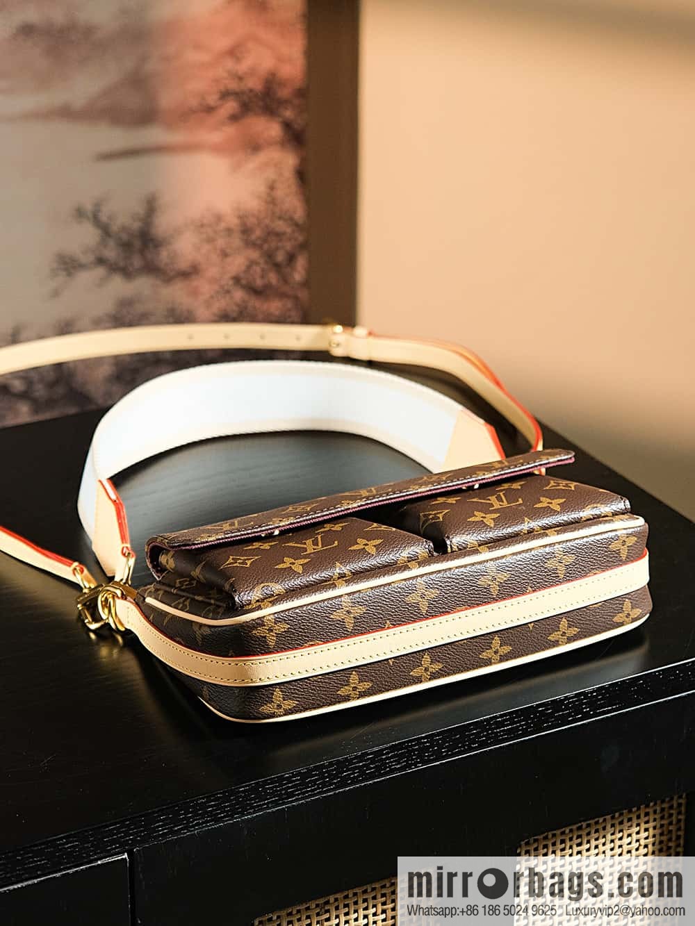 LV 𝐕𝐈𝐕𝐀𝐂𝐈𝐓𝐄 Medieval Camel Bag Series #M46999