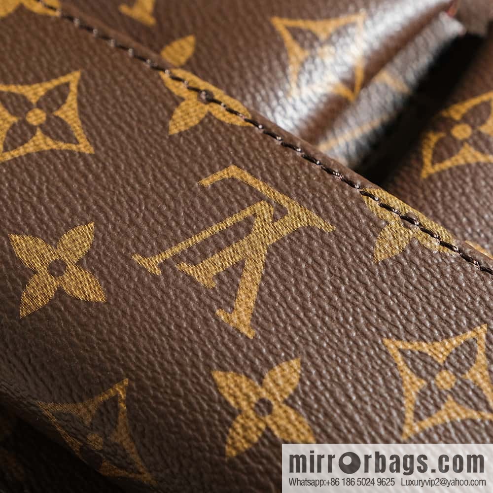 LV 𝐕𝐈𝐕𝐀𝐂𝐈𝐓𝐄 Medieval Camel Bag Series #M46999