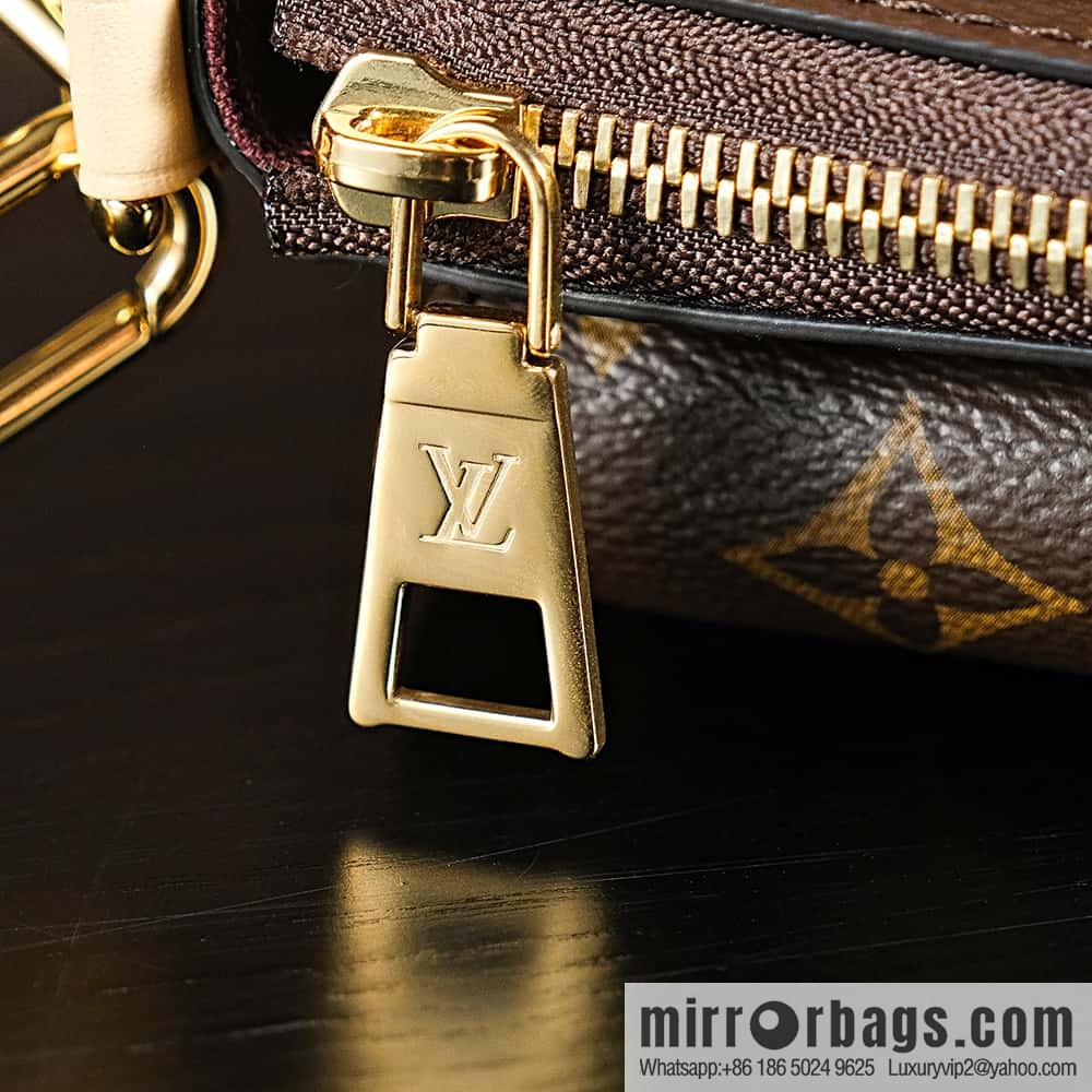 LV 𝐕𝐈𝐕𝐀𝐂𝐈𝐓𝐄 Medieval Camel Bag Series #M46999