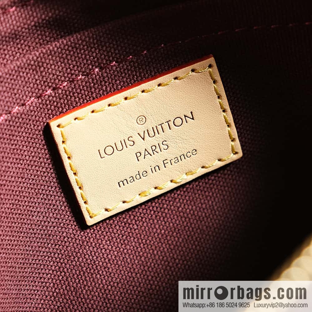 LV 𝐕𝐈𝐕𝐀𝐂𝐈𝐓𝐄 Medieval Camel Bag Series #M46999