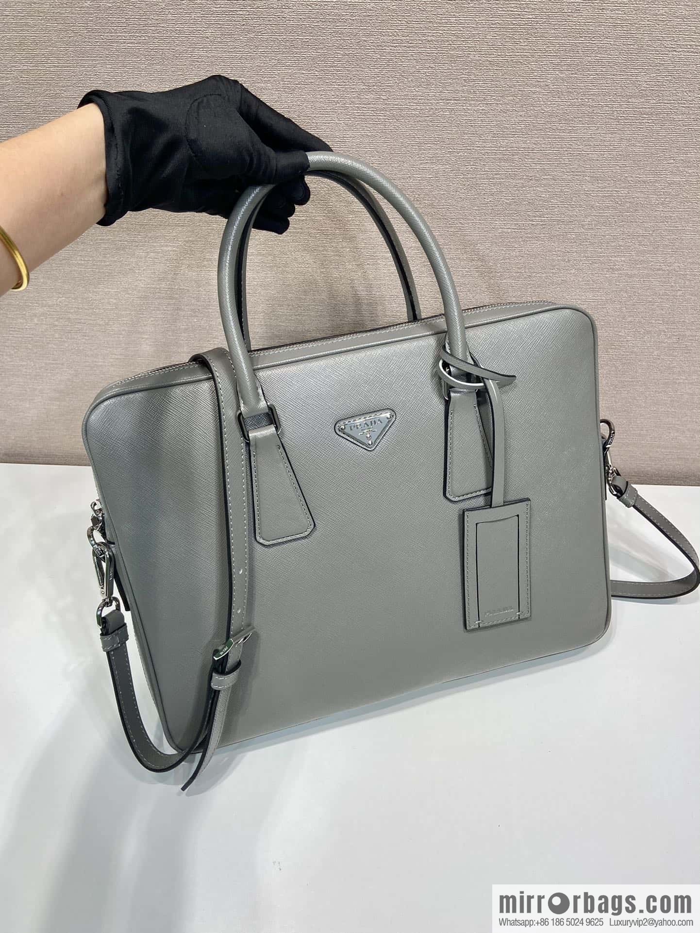 PRADA 🎉 classic new color 🎉 2VE0368