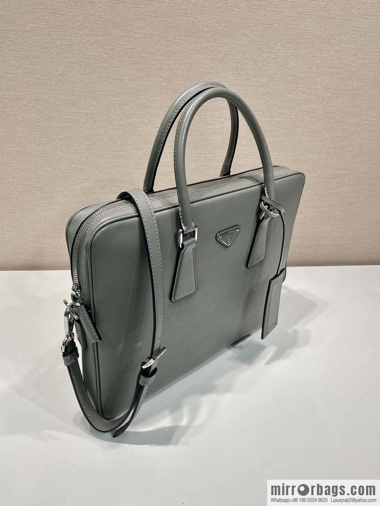 PRADA 🎉 classic new color 🎉 2VE0368