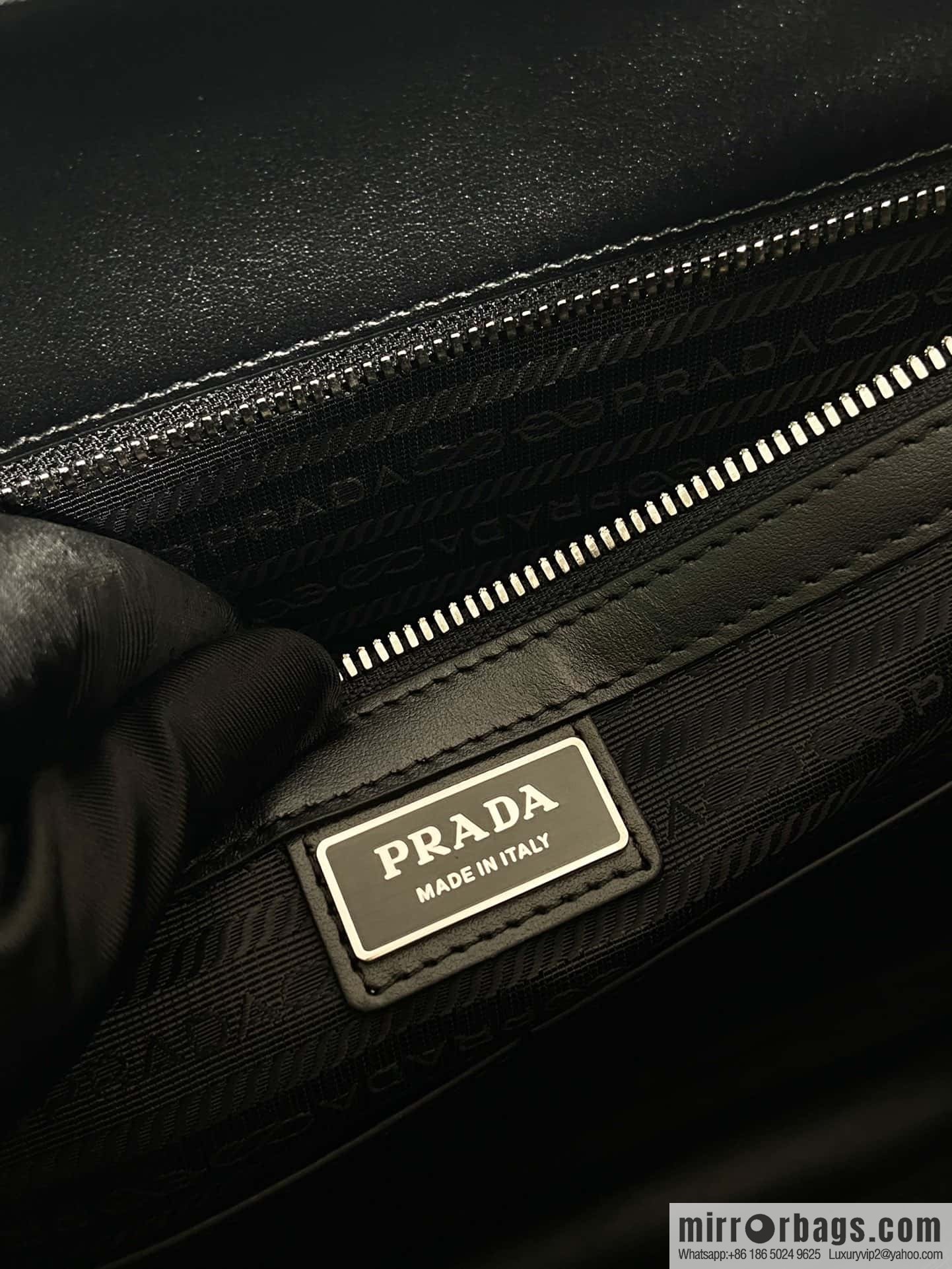PRADA 🎉 classic new color 🎉 2VE0368