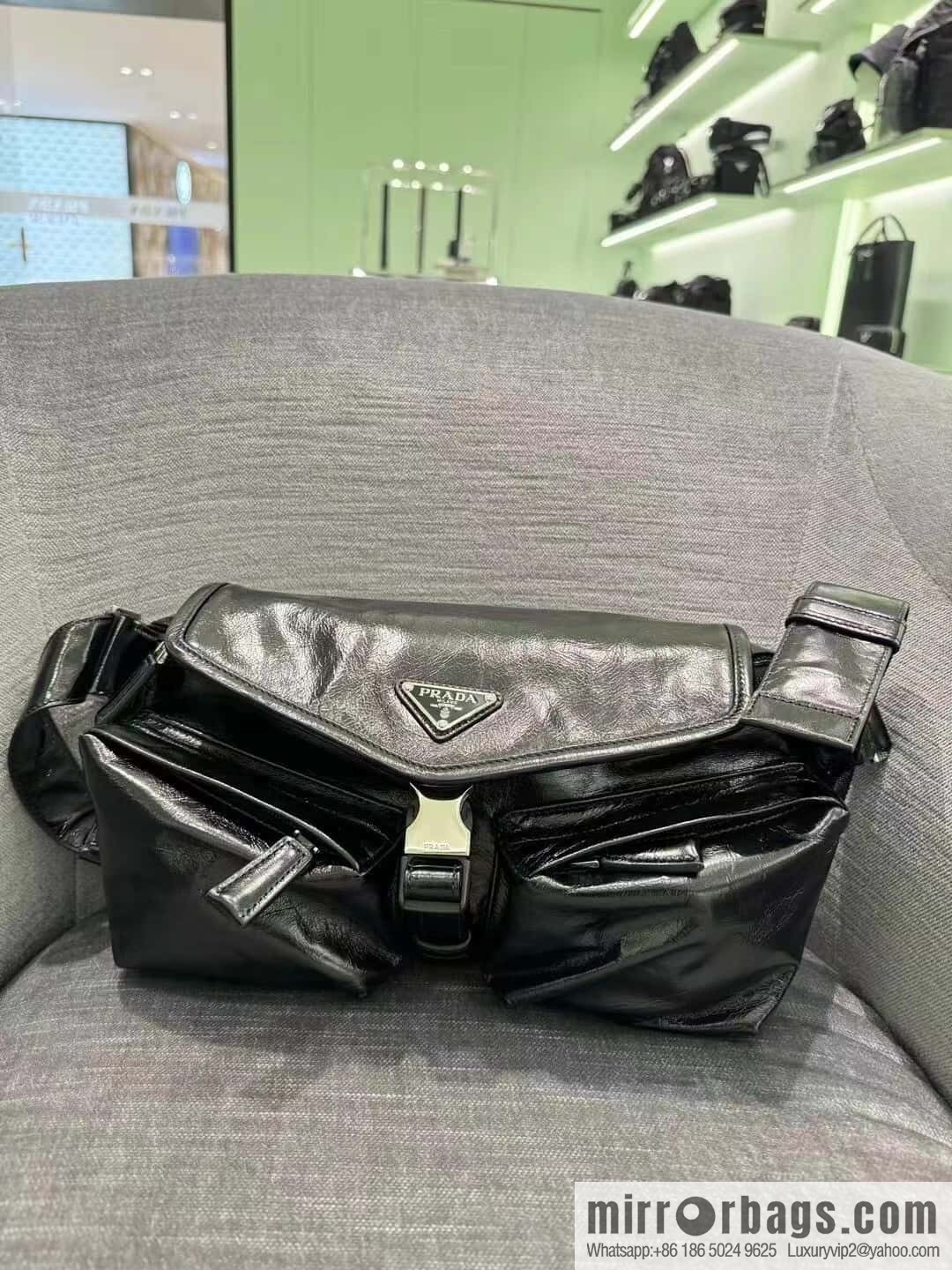 PRADA 🎉 new 🎉 2VH174 breast bag/fanny pack