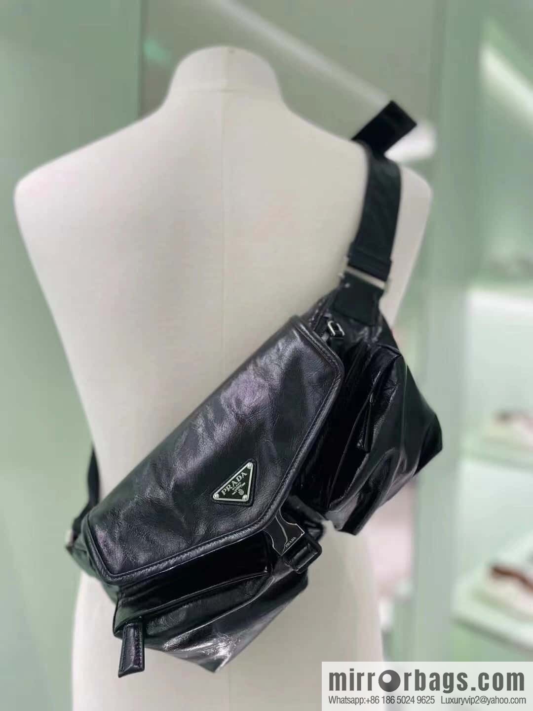 PRADA 🎉 new 🎉 2VH174 breast bag/fanny pack