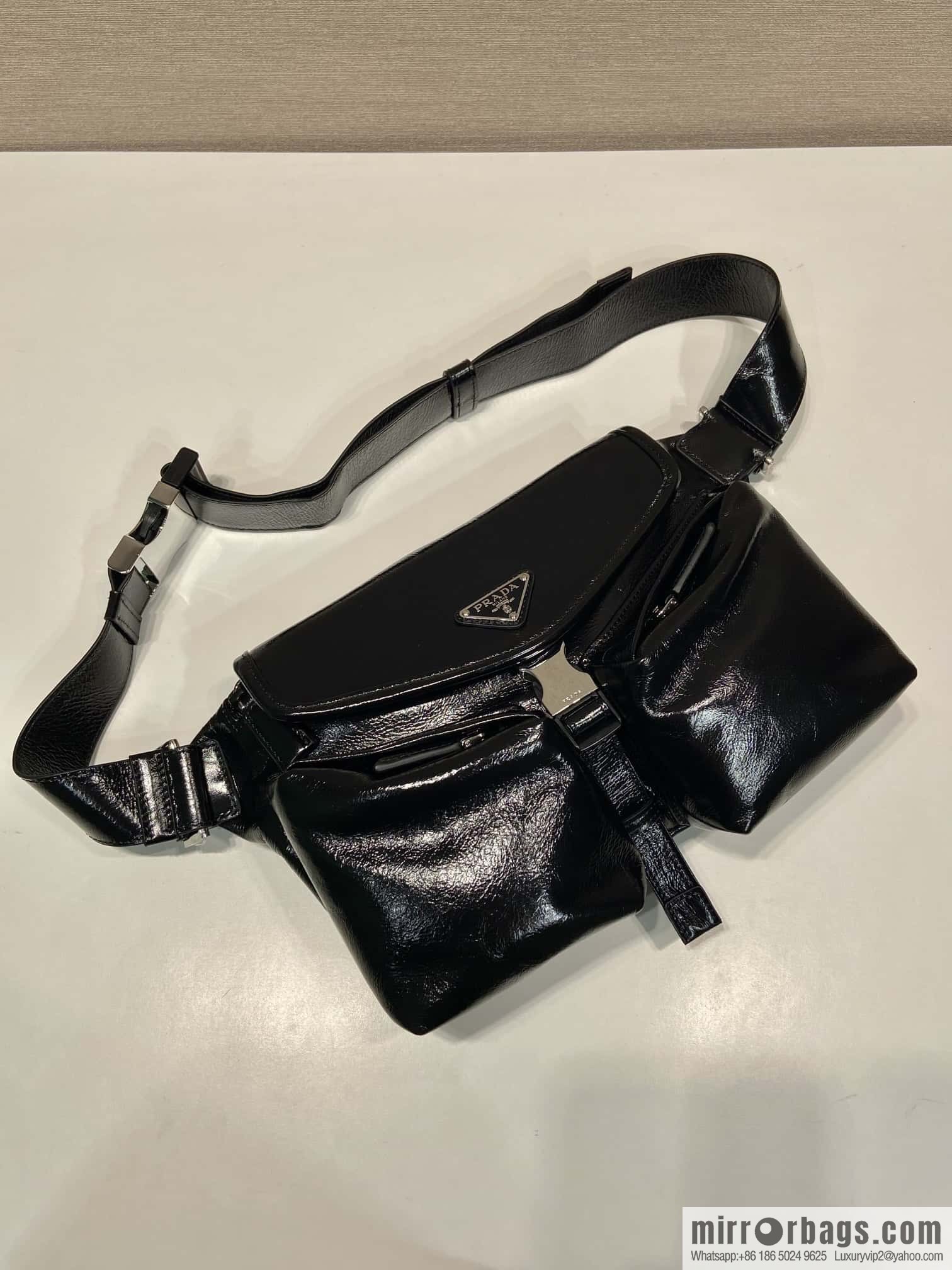 PRADA 🎉 new 🎉 2VH174 breast bag/fanny pack