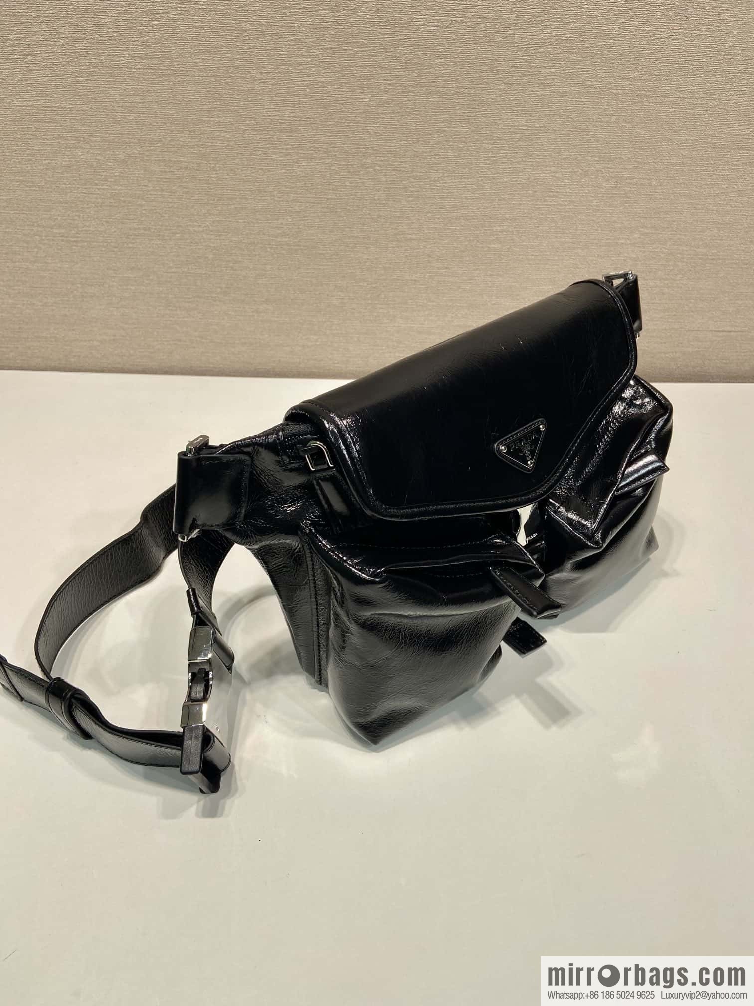PRADA 🎉 new 🎉 2VH174 breast bag/fanny pack