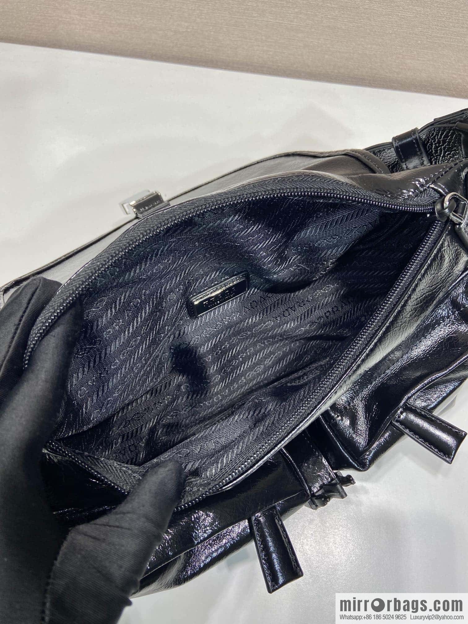PRADA 🎉 new 🎉 2VH174 breast bag/fanny pack