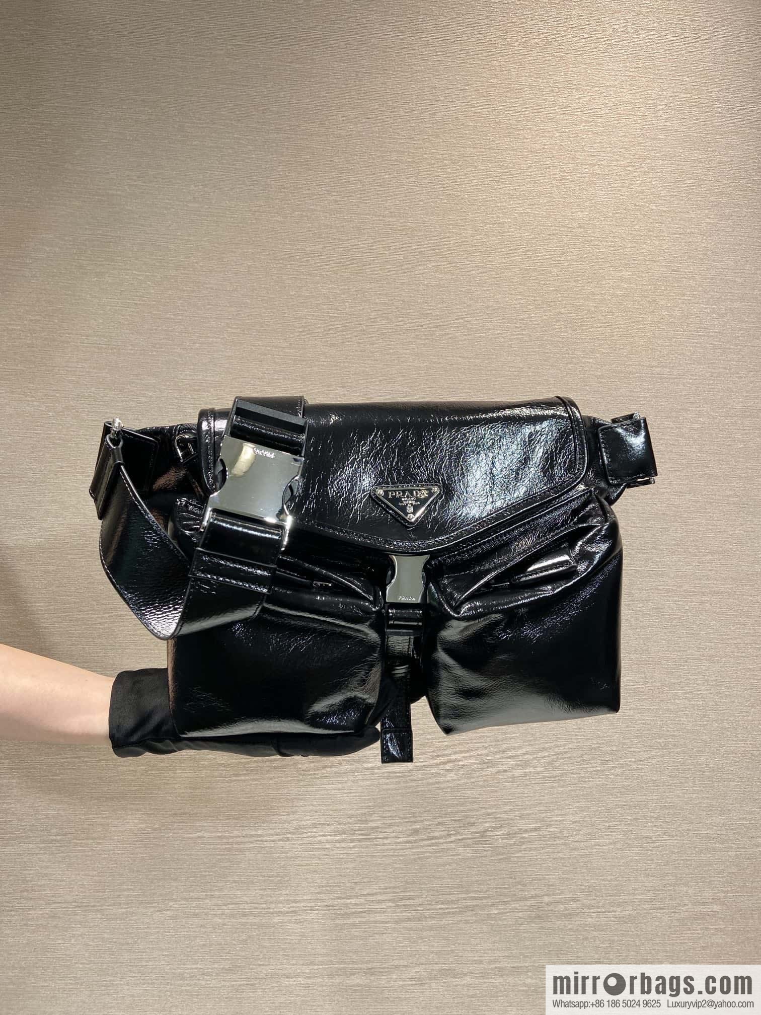 PRADA 🎉 new 🎉 2VH174 breast bag/fanny pack