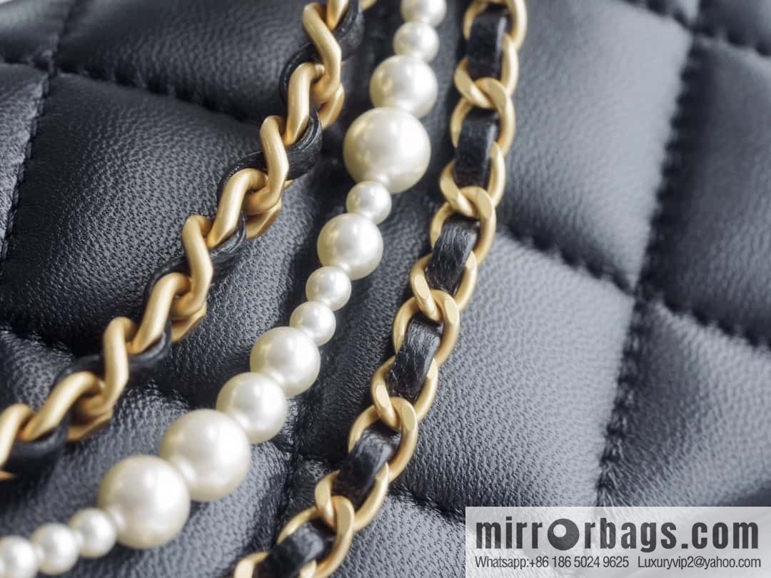 Chanel pearl chain, fat square large black AS4384