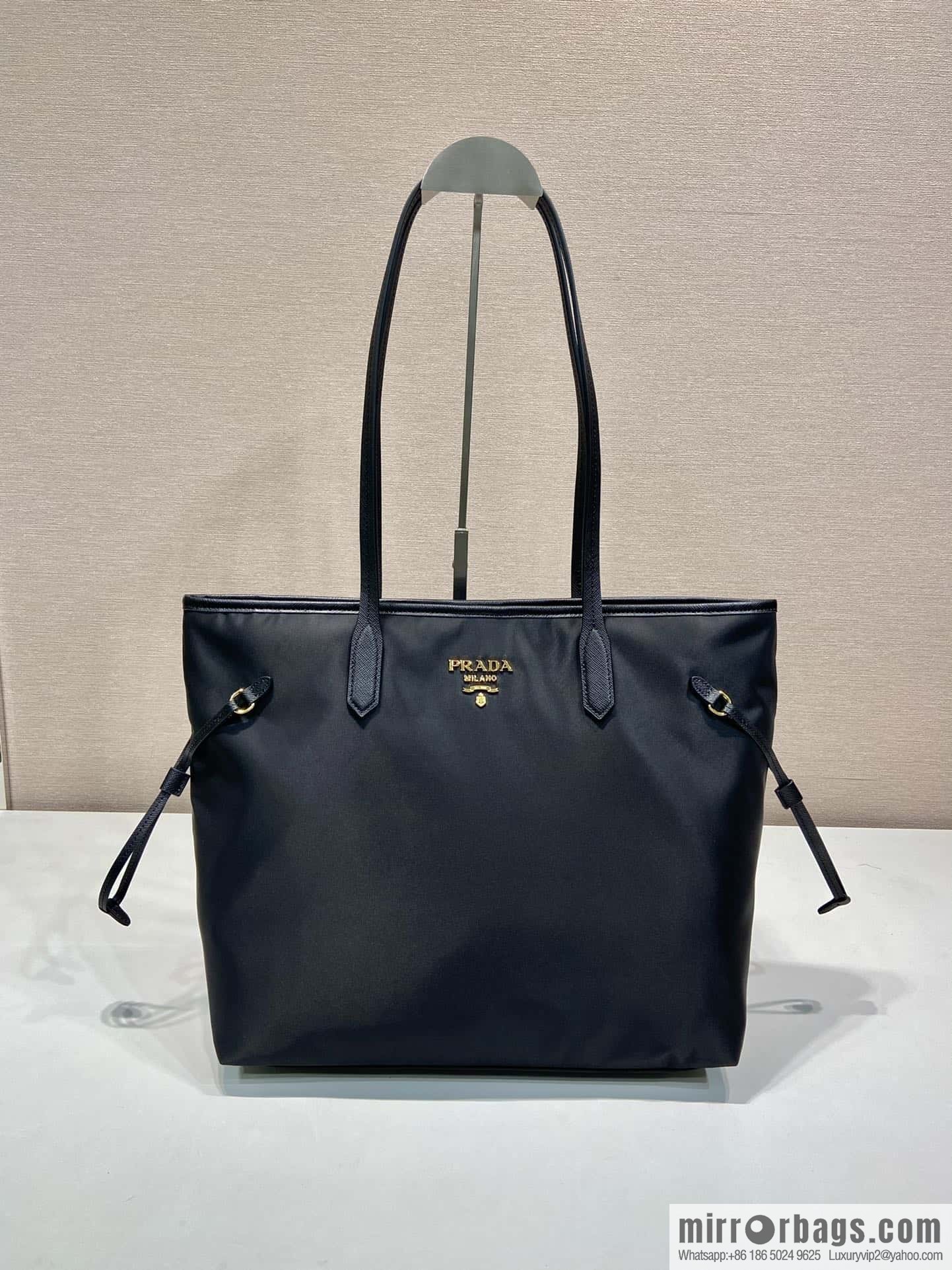 PRADA 🎉 classic tote bag 🎉 1BG955