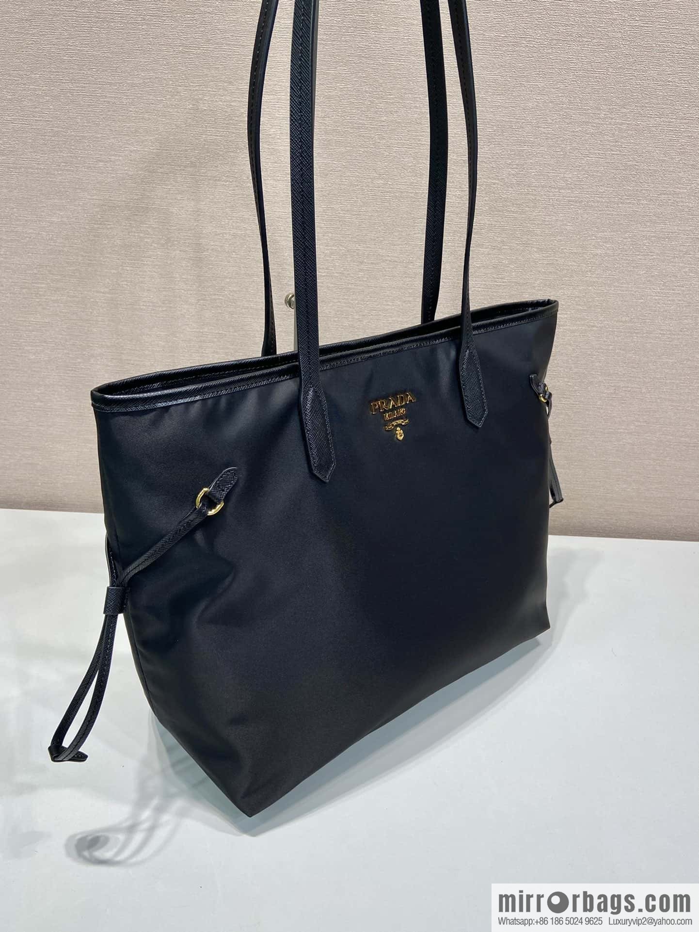 PRADA 🎉 classic tote bag 🎉 1BG955