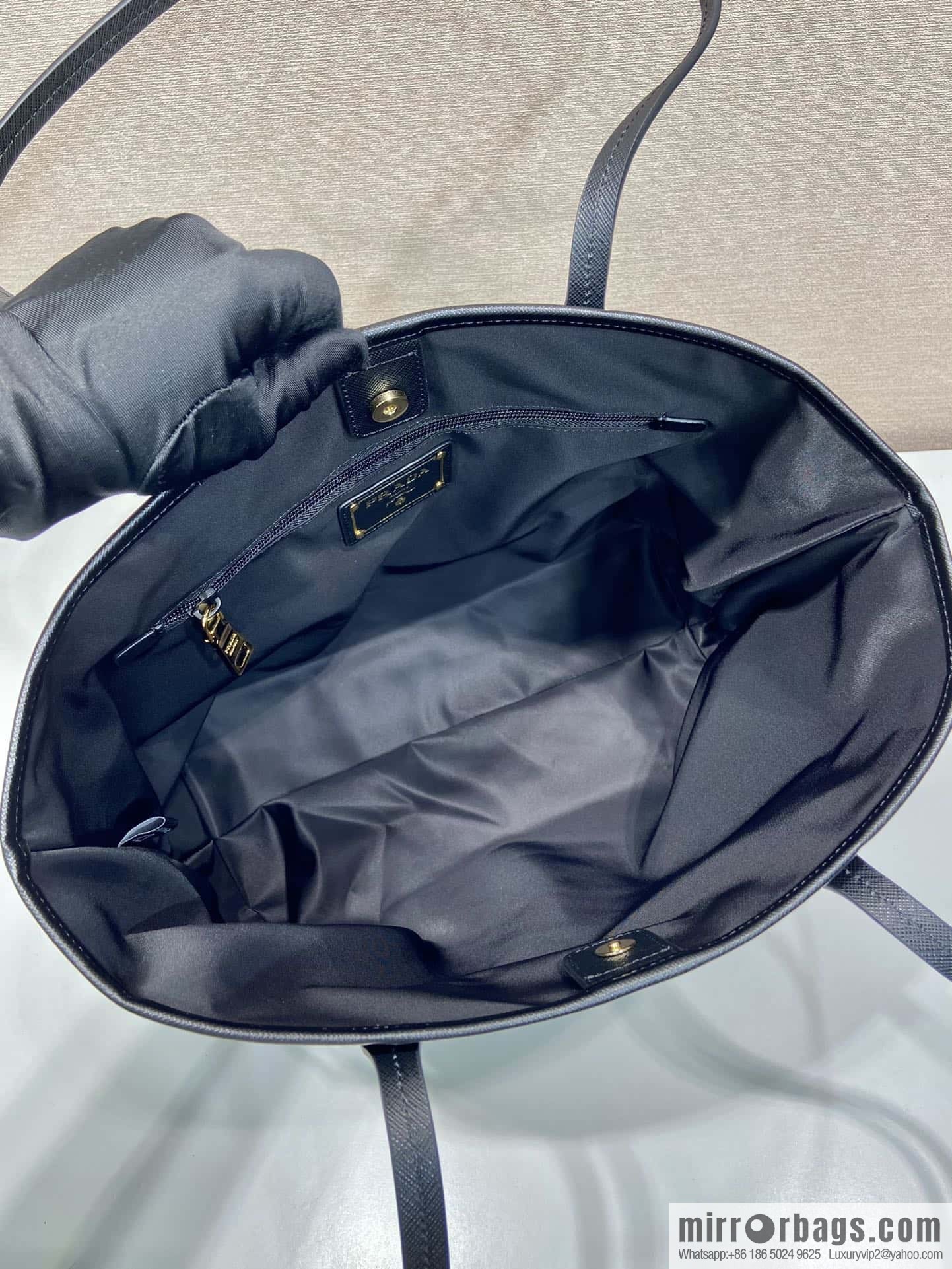 PRADA 🎉 classic tote bag 🎉 1BG955
