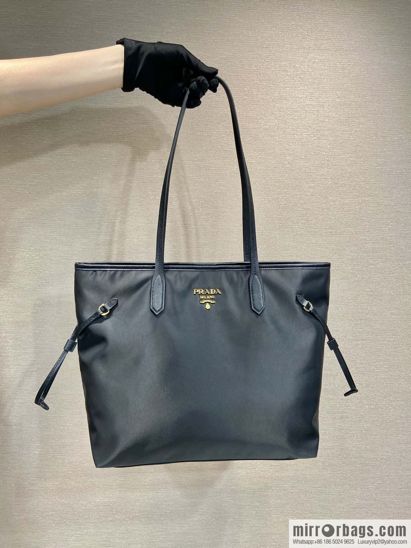 PRADA 🎉 classic tote bag 🎉 1BG955