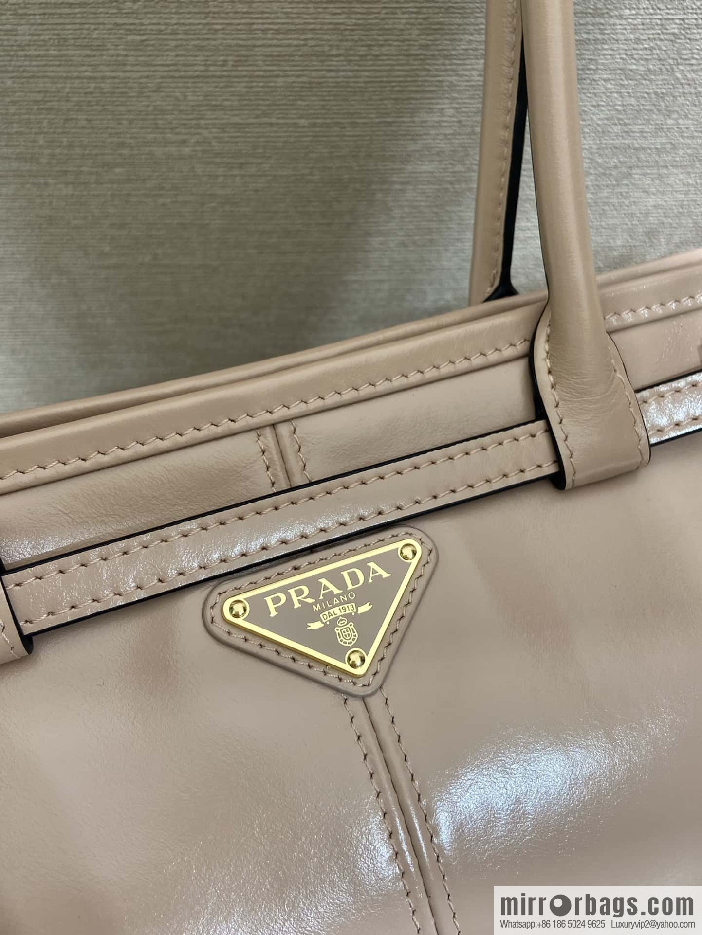 PRADA 🎉 LusSo lf oil wax leather 🎉 1BA426 small new color