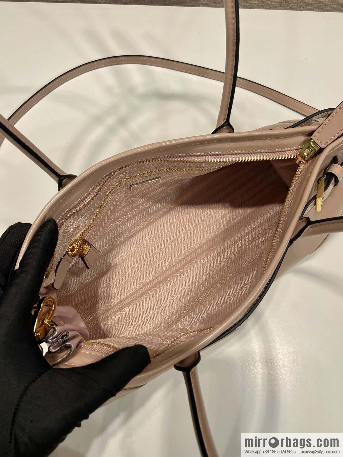 PRADA 🎉 LusSo lf oil wax leather 🎉 1BA426 small new color