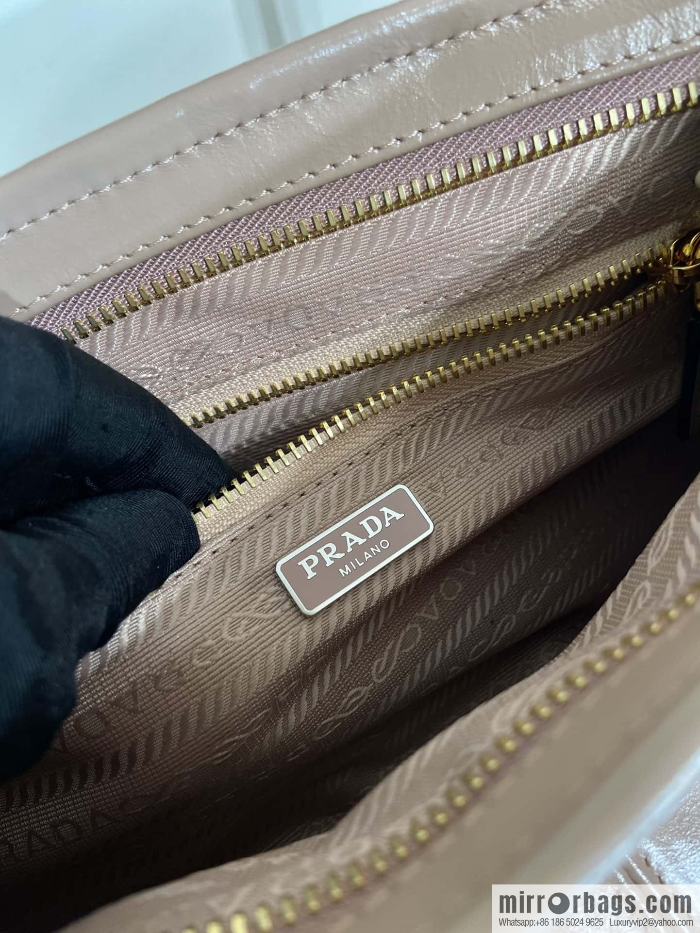 PRADA 🎉 LusSo lf oil wax leather 🎉 1BA426 small new color