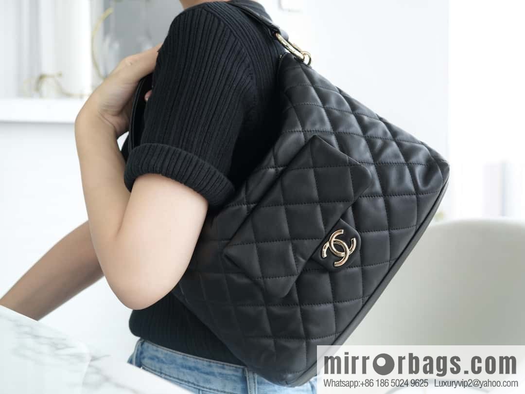 CHANEL B autumn and winter new armpit dumpling bag AS4347