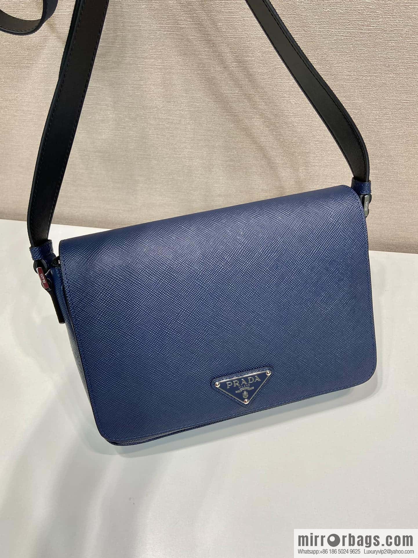 PRADA 🎉 new mailman bag 🎉 2VD049 large new color