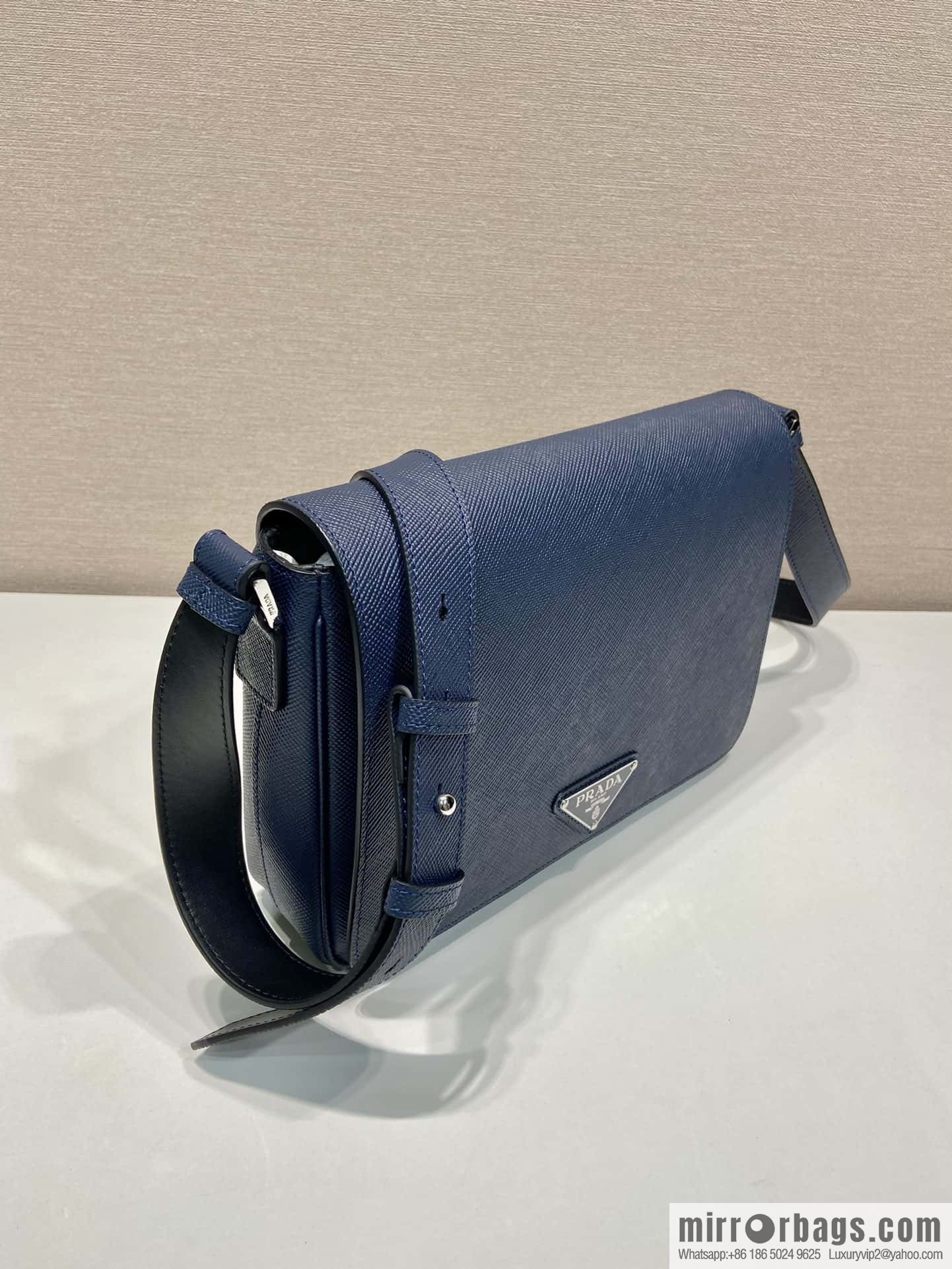 PRADA 🎉 new mailman bag 🎉 2VD049 large new color