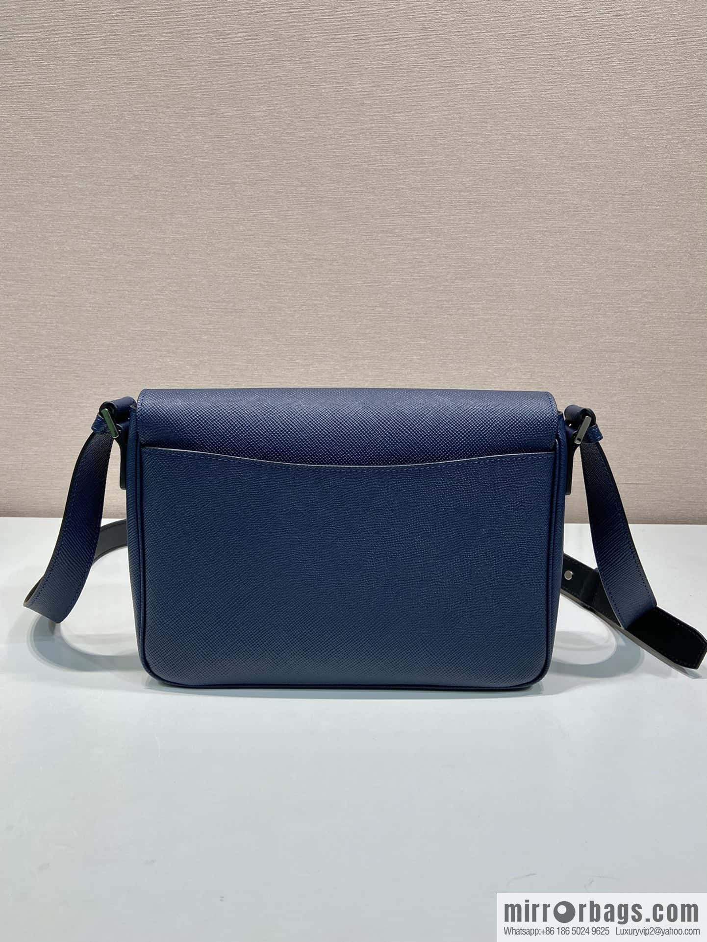PRADA 🎉 new mailman bag 🎉 2VD049 large new color