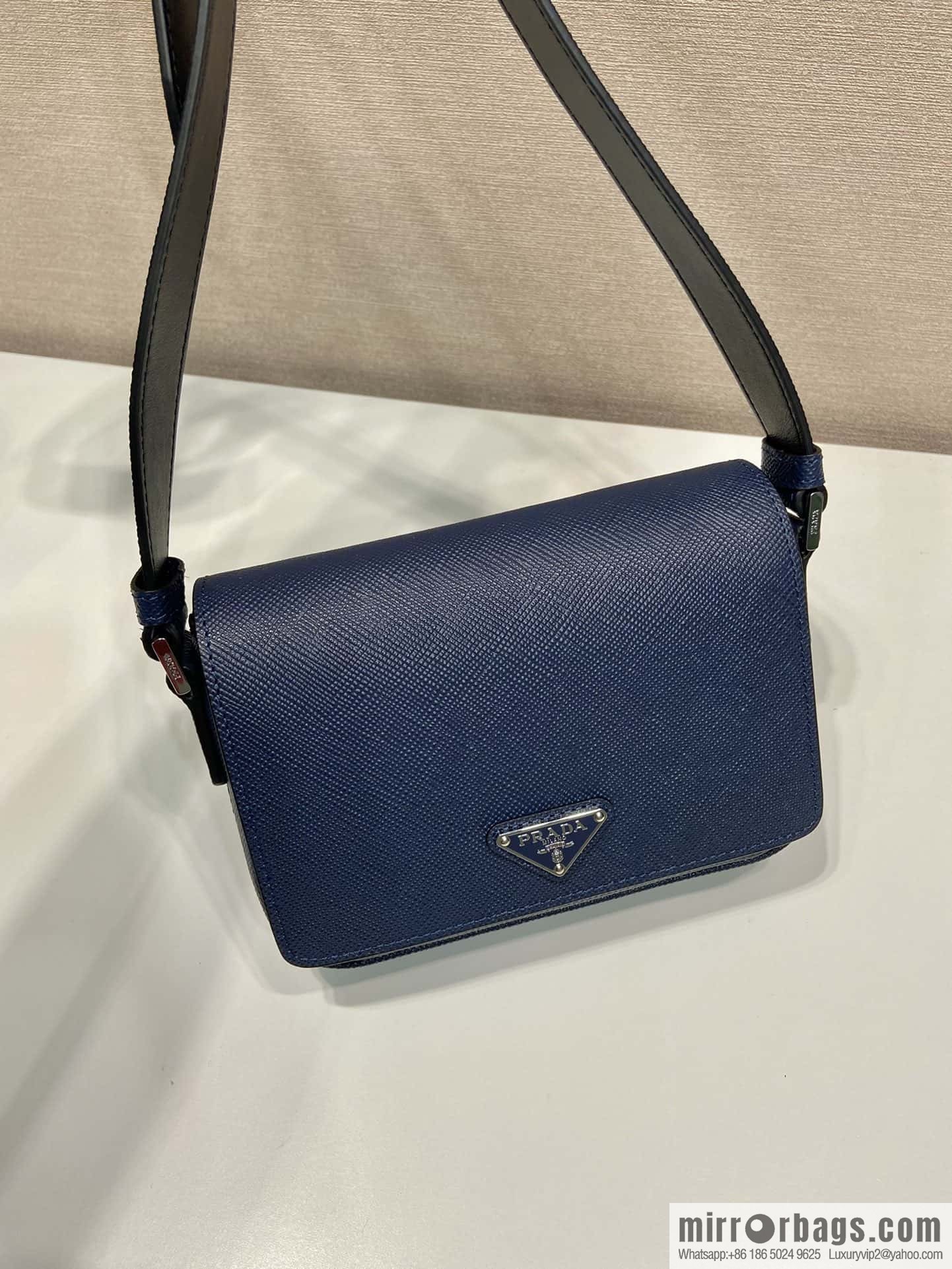 PRADA 🎉 new 🎉 2VD065 shoulder bag new color