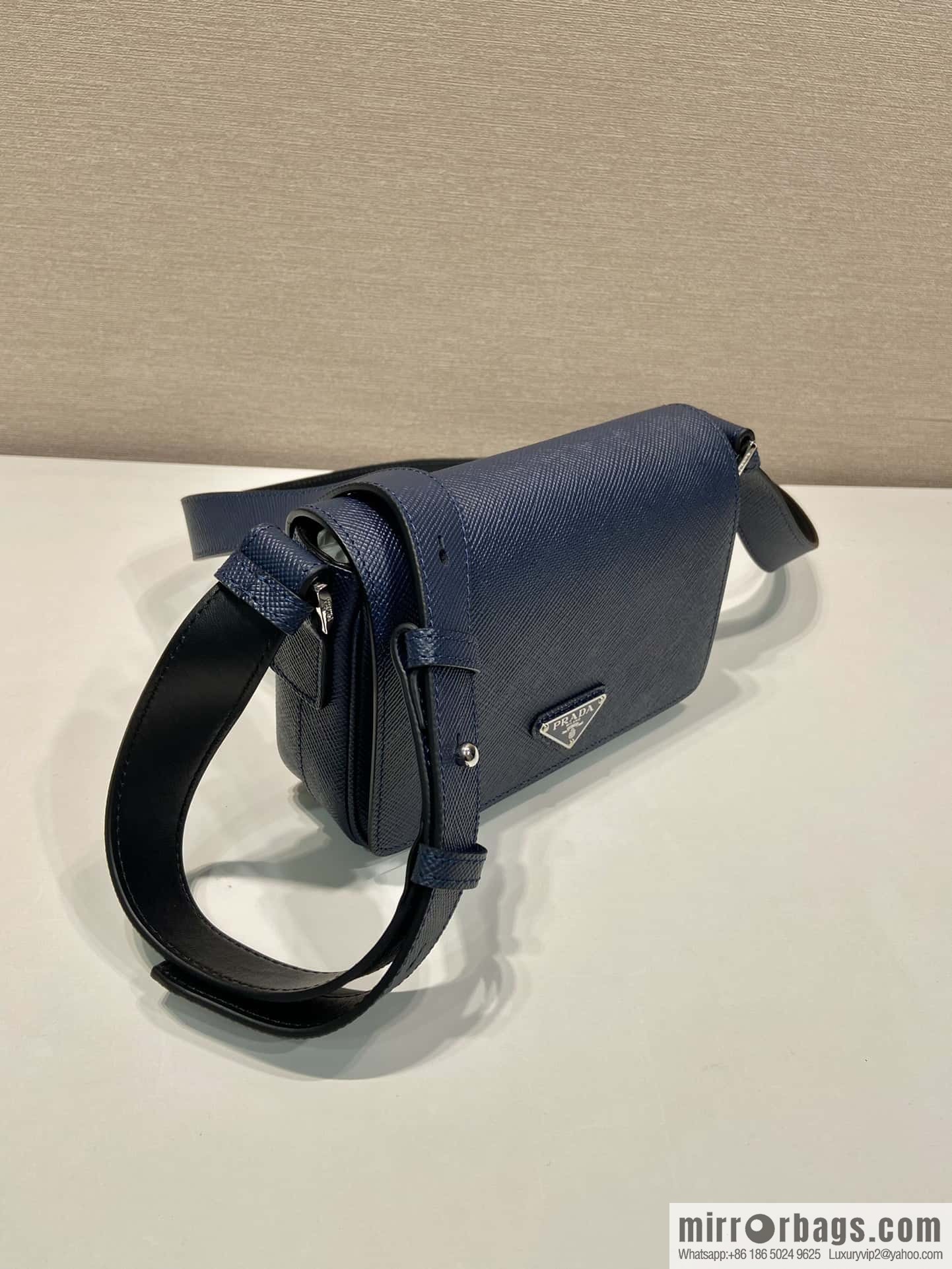PRADA 🎉 new 🎉 2VD065 shoulder bag new color