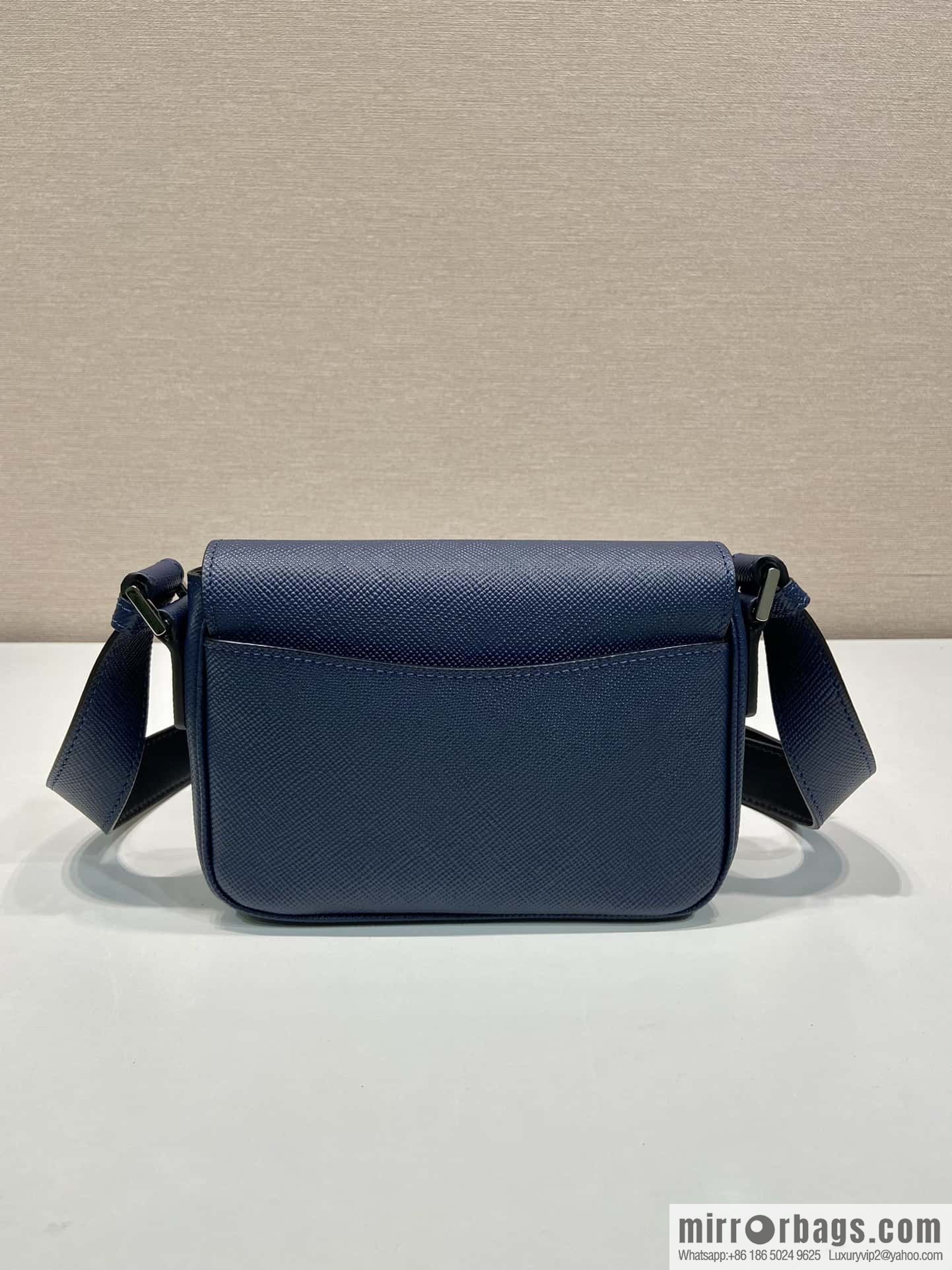 PRADA 🎉 new 🎉 2VD065 shoulder bag new color