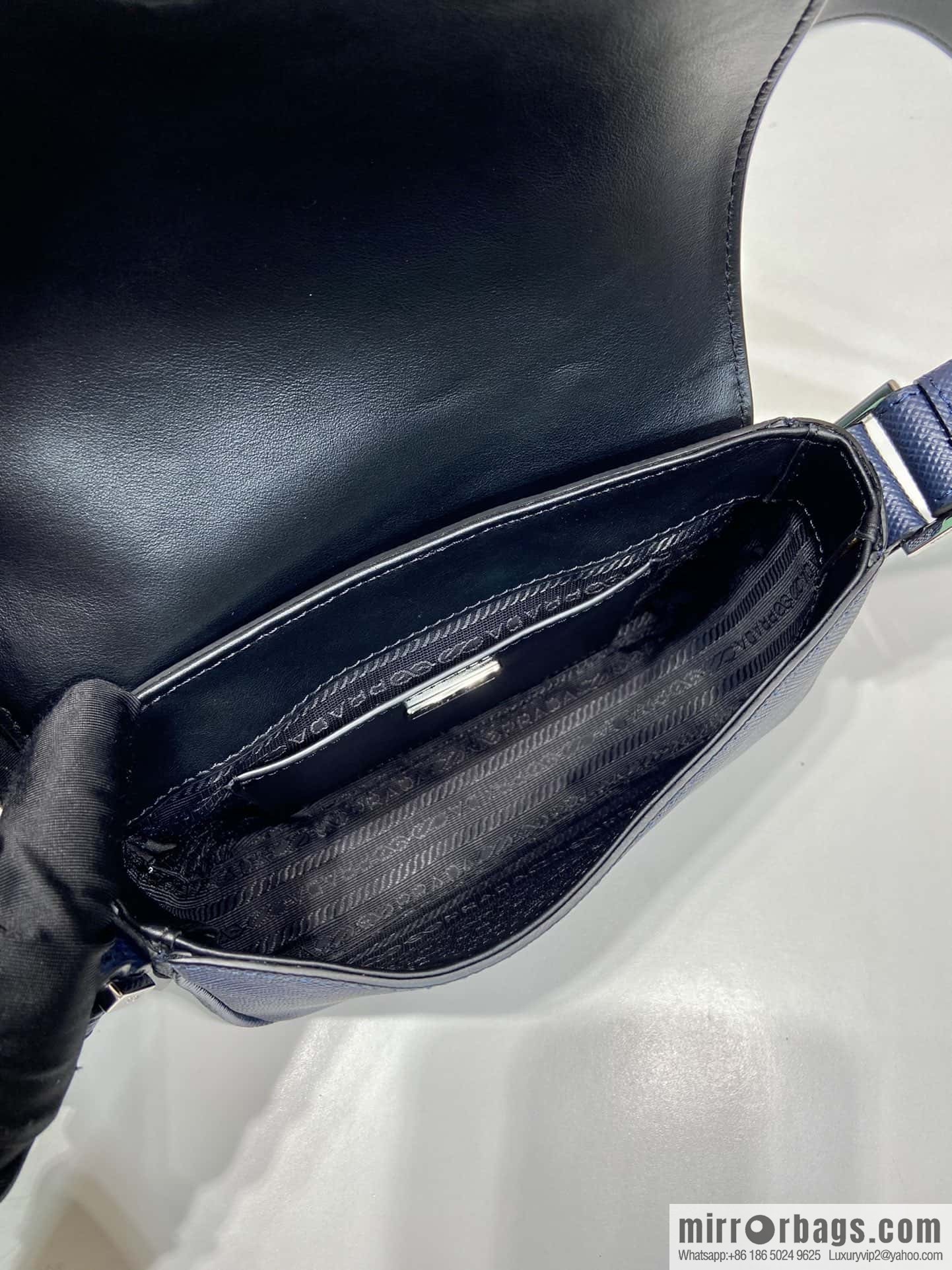 PRADA 🎉 new 🎉 2VD065 shoulder bag new color