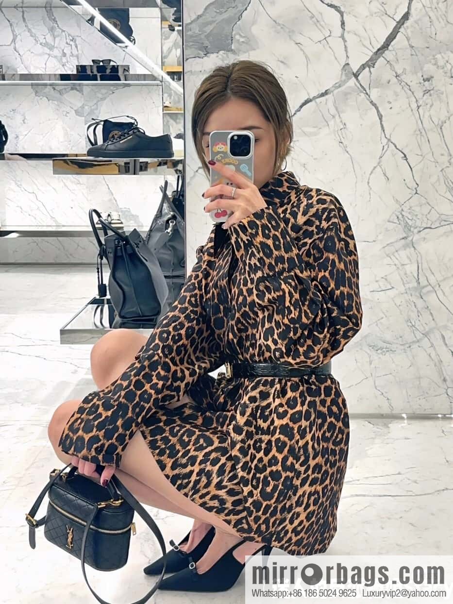 YSL ππππ¬ π©ππ‘ππ§π¬ mini sheepskin clutch bag 766731