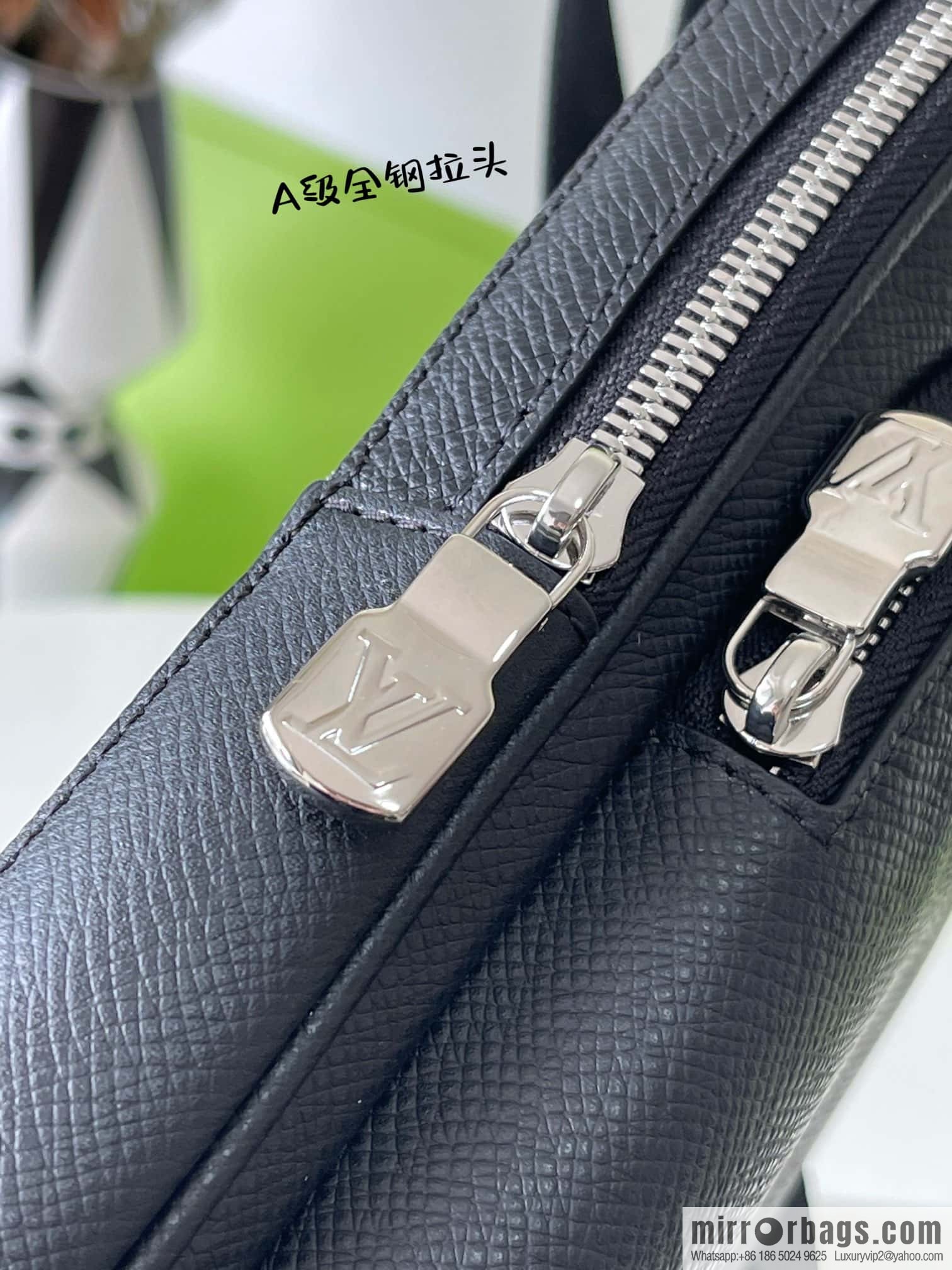LV M30863 AVENUE NM shoulder bag