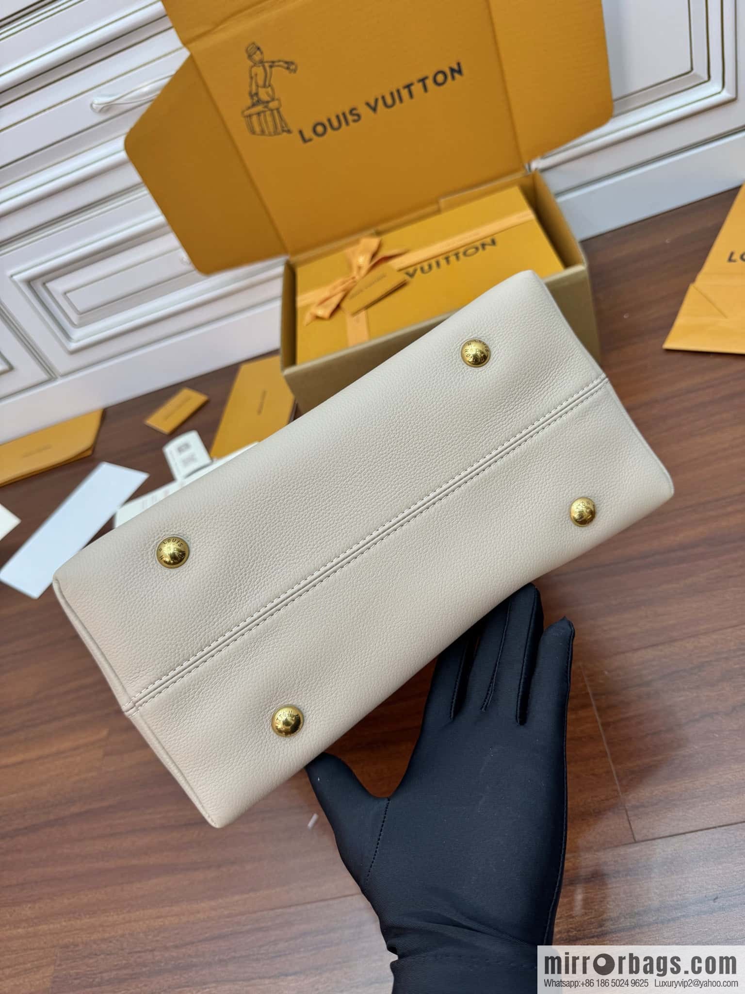 LV M25022 LOW KEY HOBO medium handbag