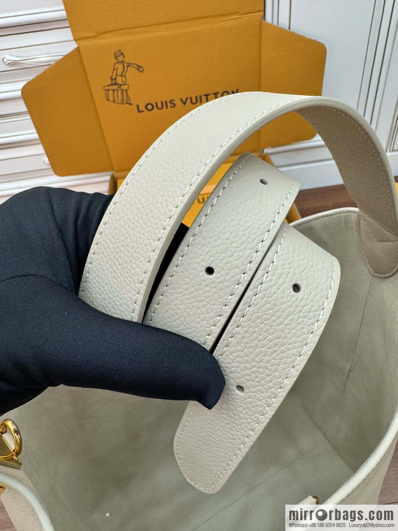 LV M25022 LOW KEY HOBO medium handbag