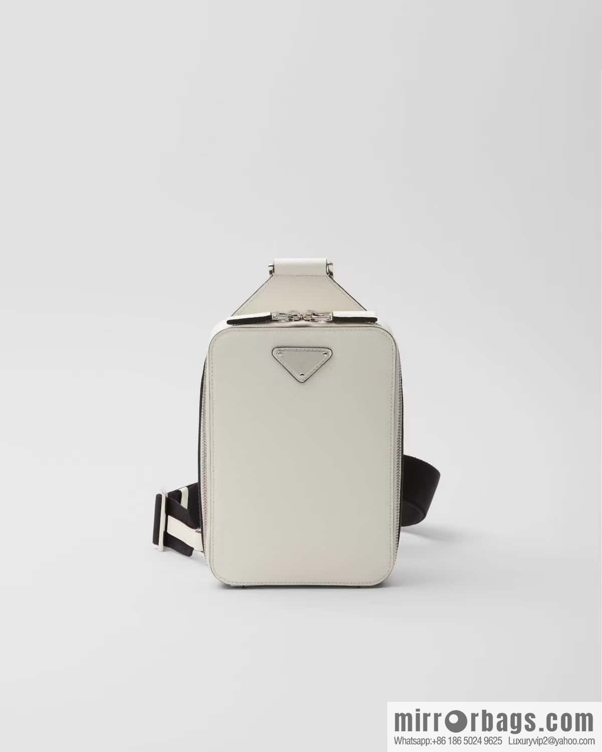 PRADA 🎉 new breast bag 🎉 2VZ106 breast bag new color