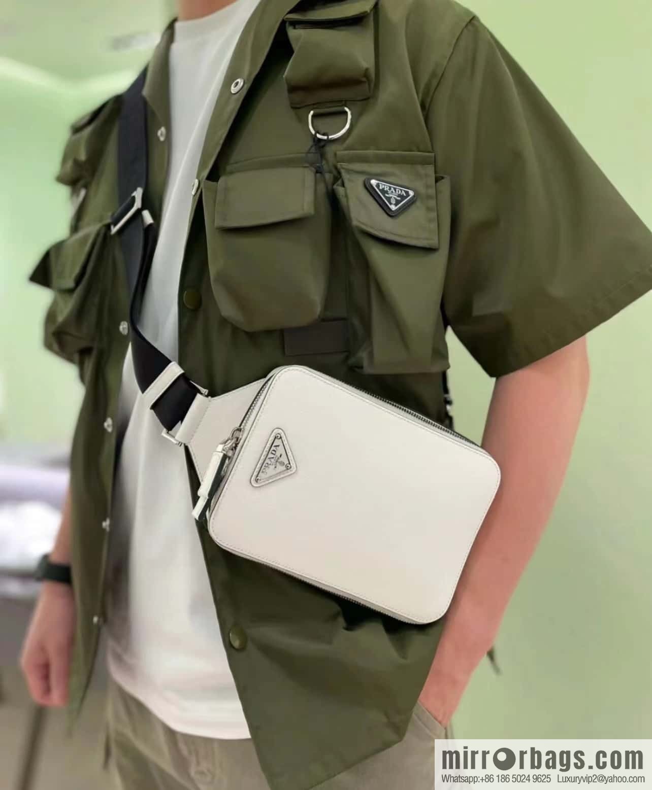PRADA 🎉 new breast bag 🎉 2VZ106 breast bag new color