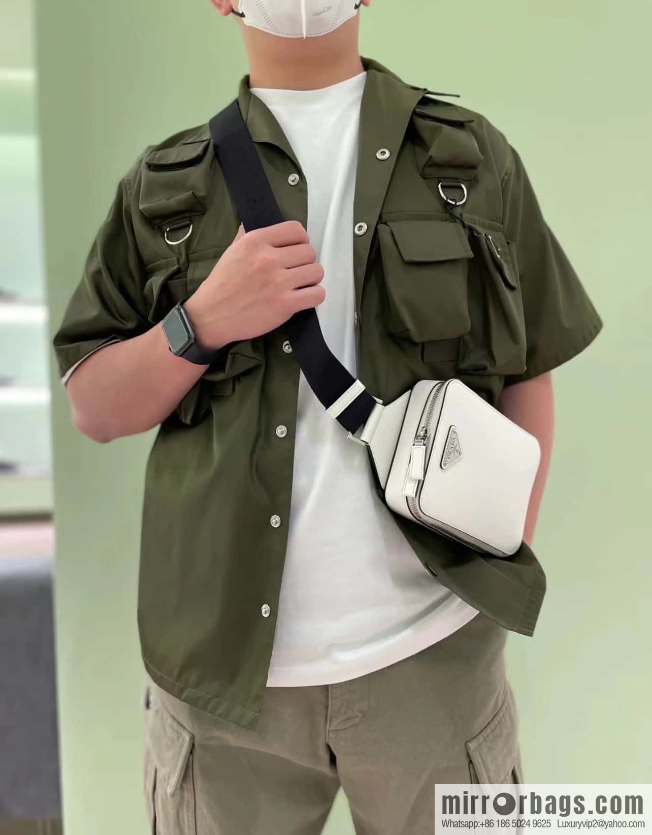 PRADA 🎉 new breast bag 🎉 2VZ106 breast bag new color