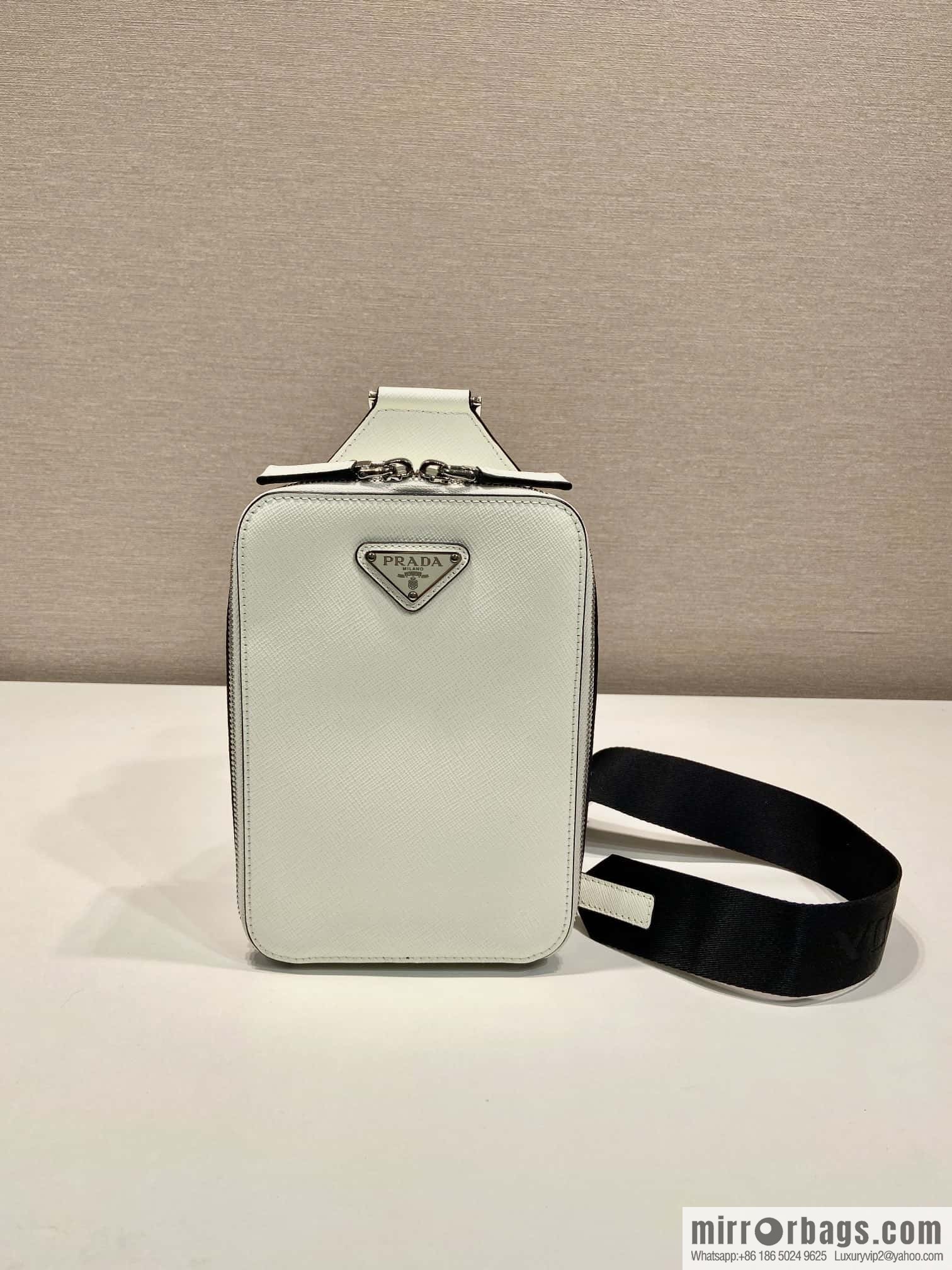 PRADA 🎉 new breast bag 🎉 2VZ106 breast bag new color