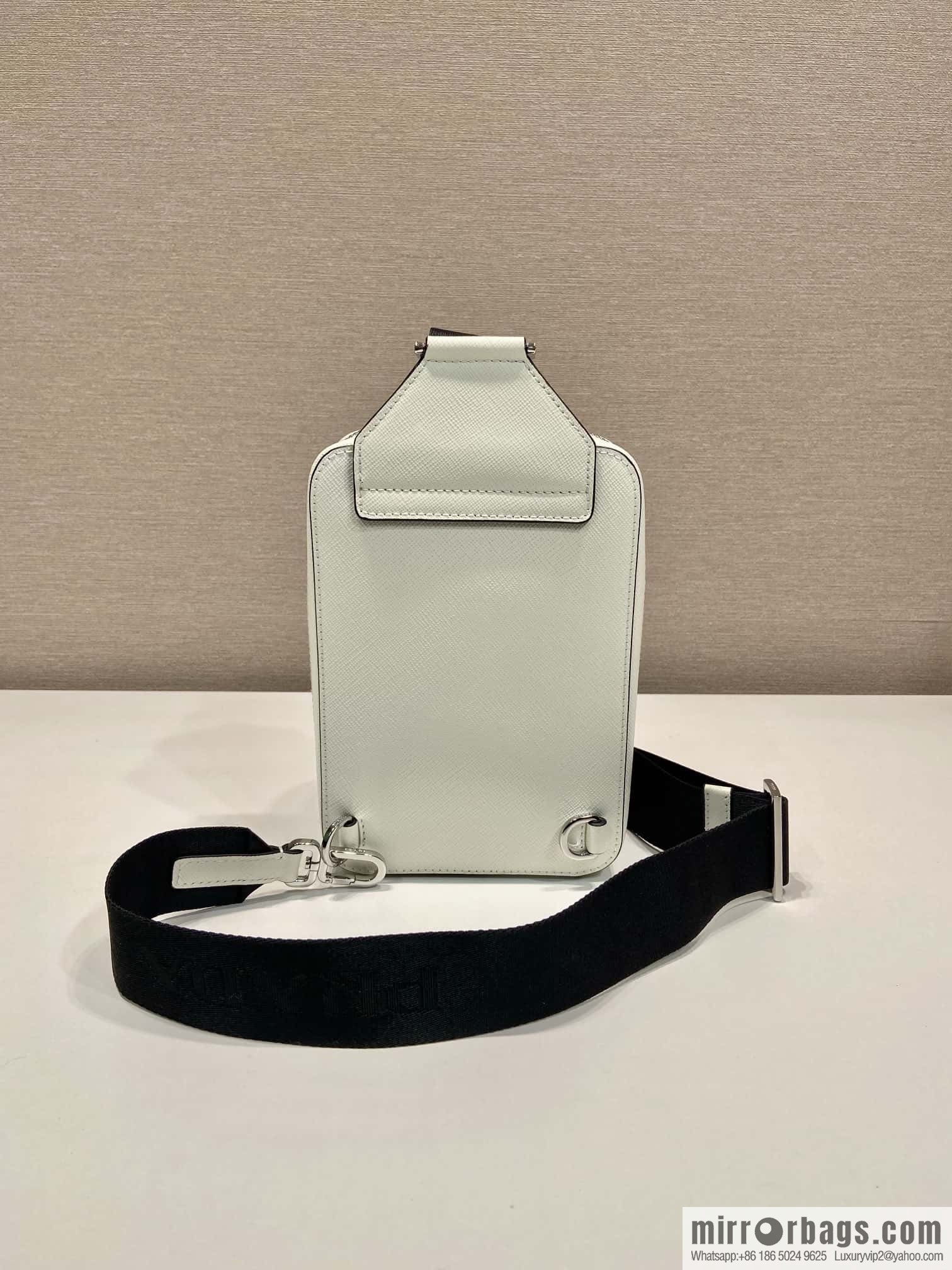 PRADA 🎉 new breast bag 🎉 2VZ106 breast bag new color