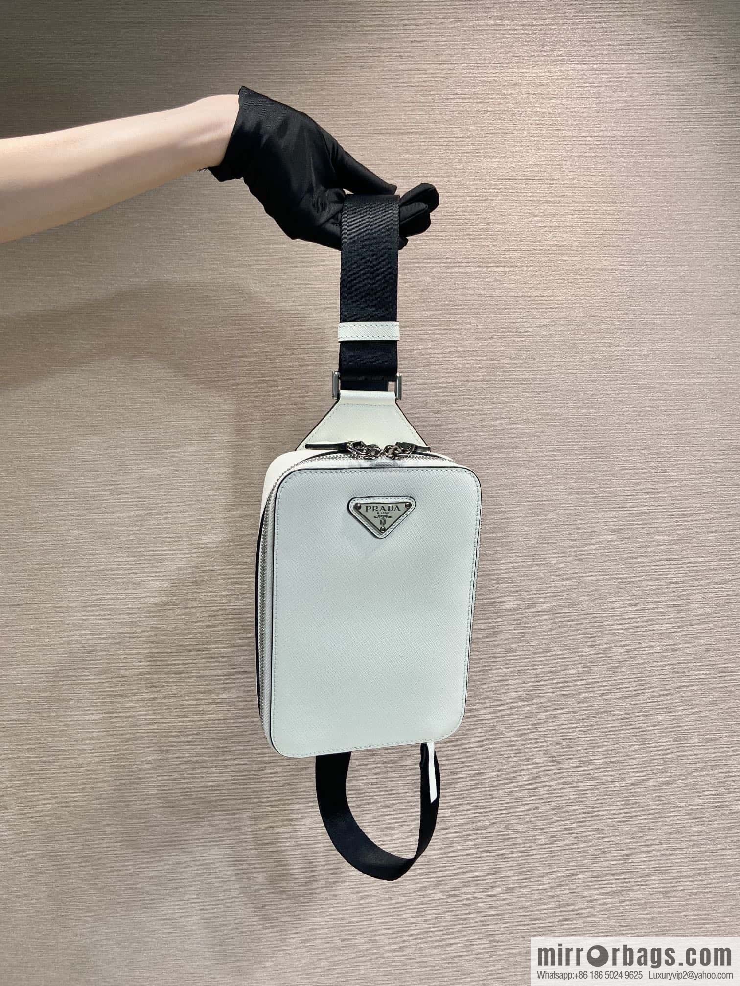 PRADA 🎉 new breast bag 🎉 2VZ106 breast bag new color