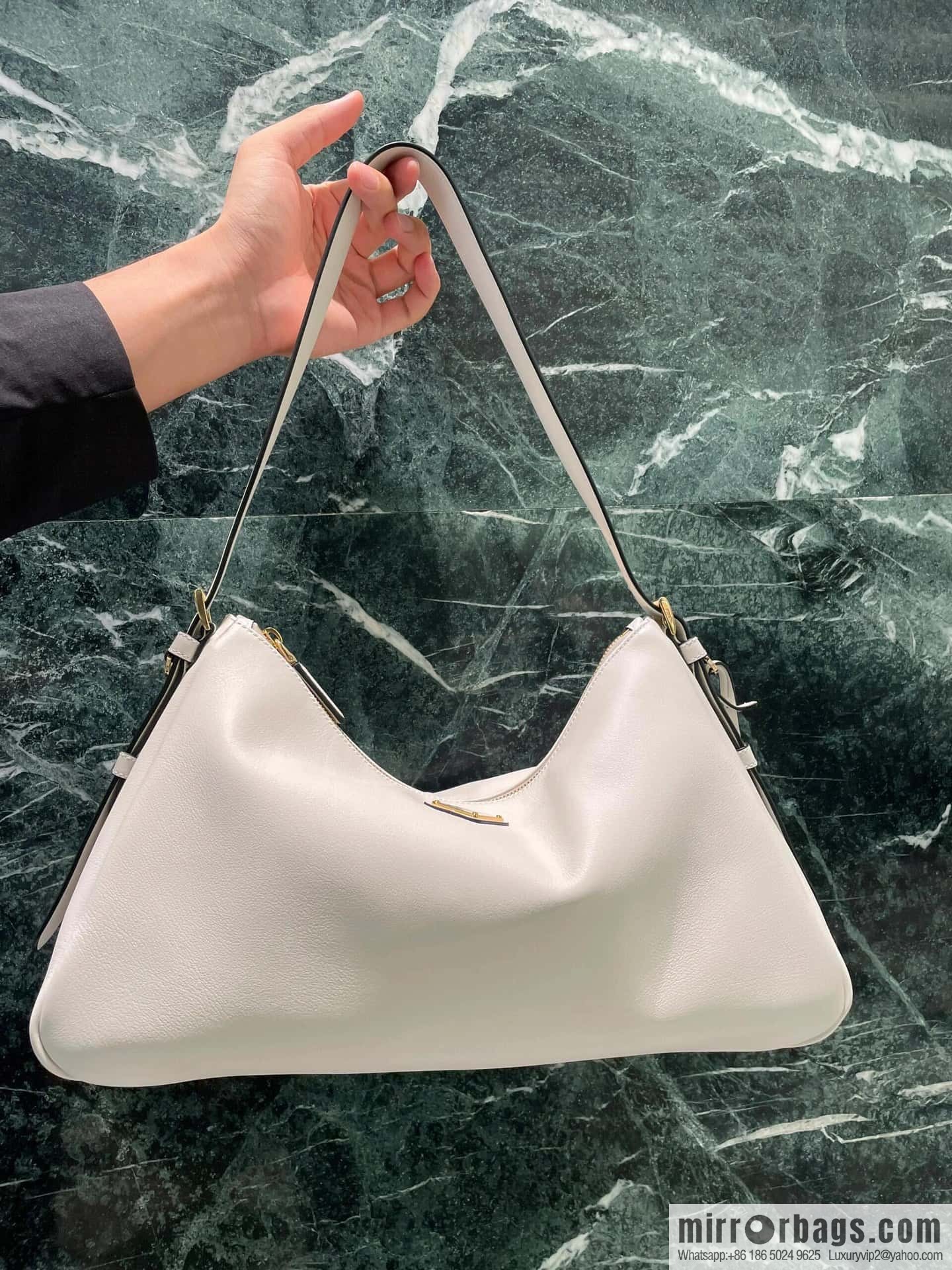PRADA 🎉 new Aimee armpit bag 🎉 1BC228 🎉 white