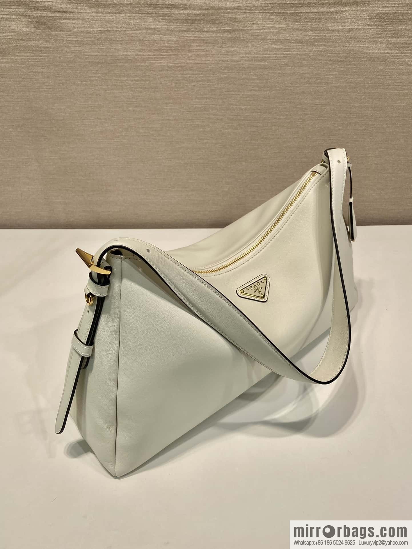 PRADA 🎉 new Aimee armpit bag 🎉 1BC228 🎉 white