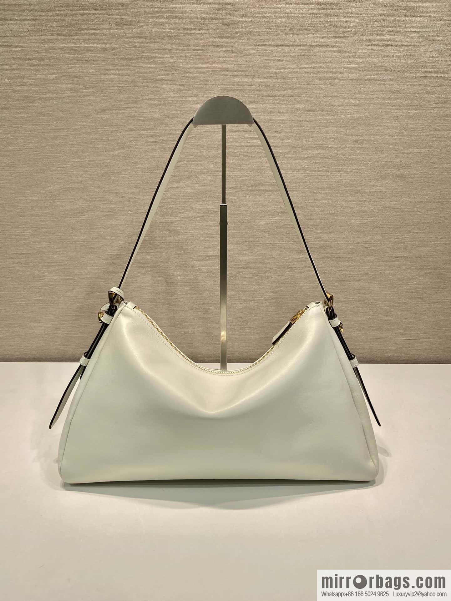 PRADA 🎉 new Aimee armpit bag 🎉 1BC228 🎉 white