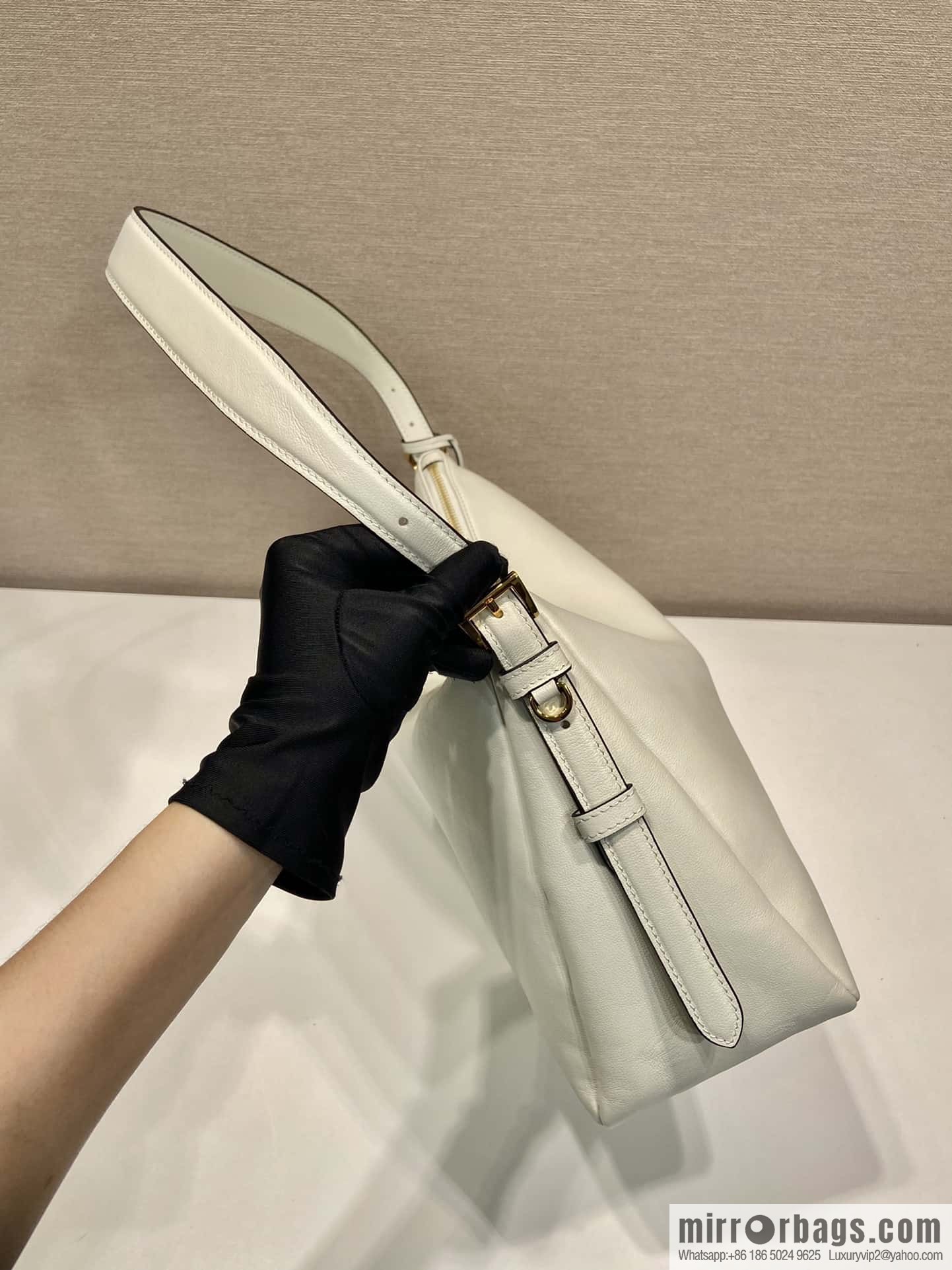 PRADA 🎉 new Aimee armpit bag 🎉 1BC228 🎉 white