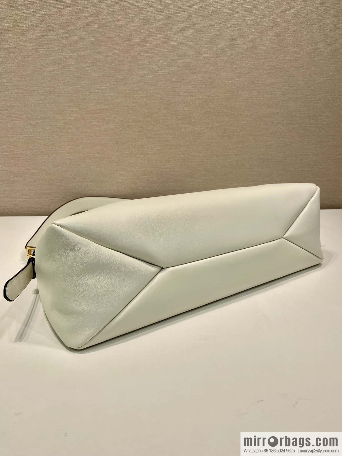 PRADA 🎉 new Aimee armpit bag 🎉 1BC228 🎉 white