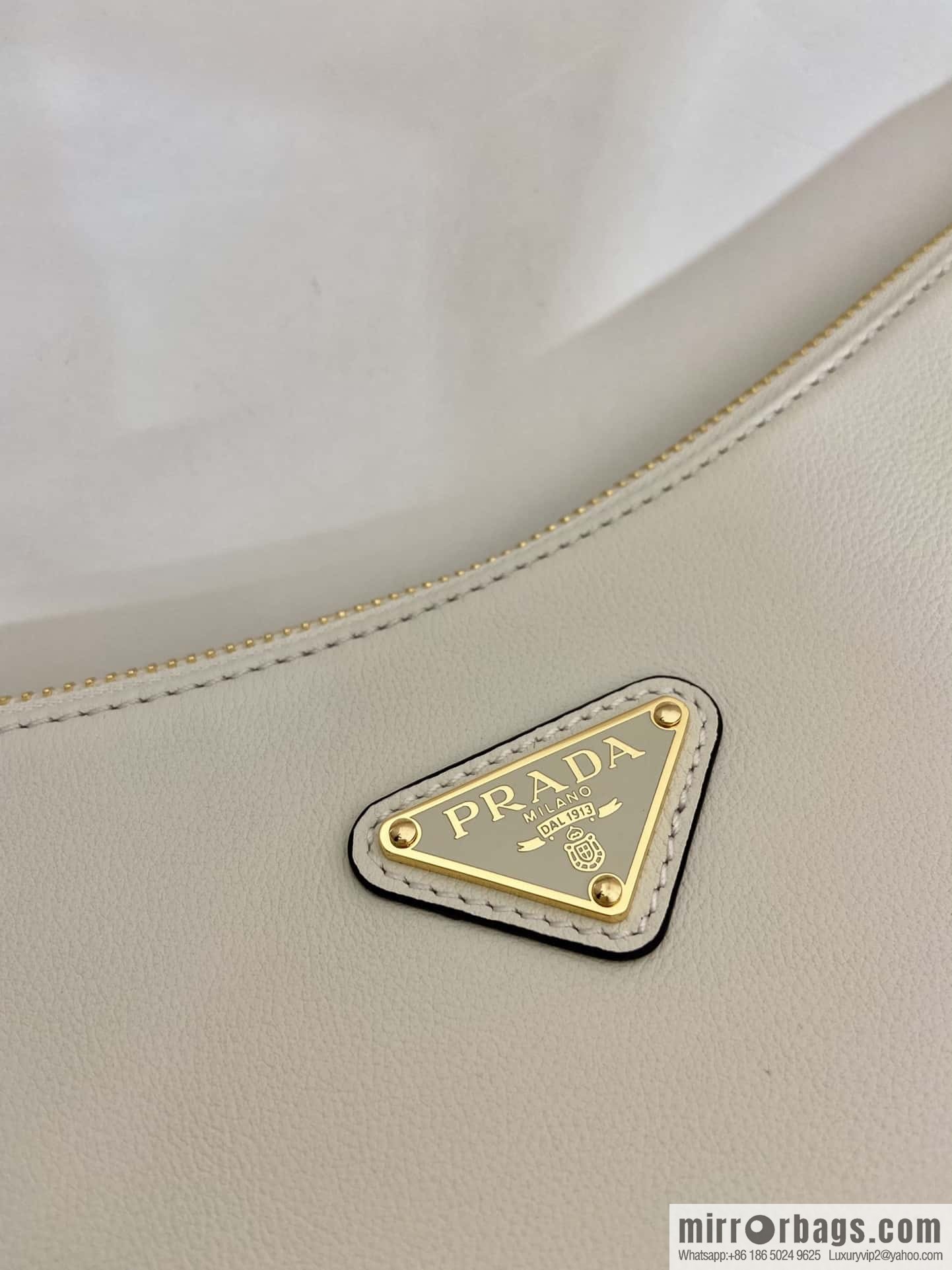 PRADA 🎉 new Aimee armpit bag 🎉 1BC228 🎉 white