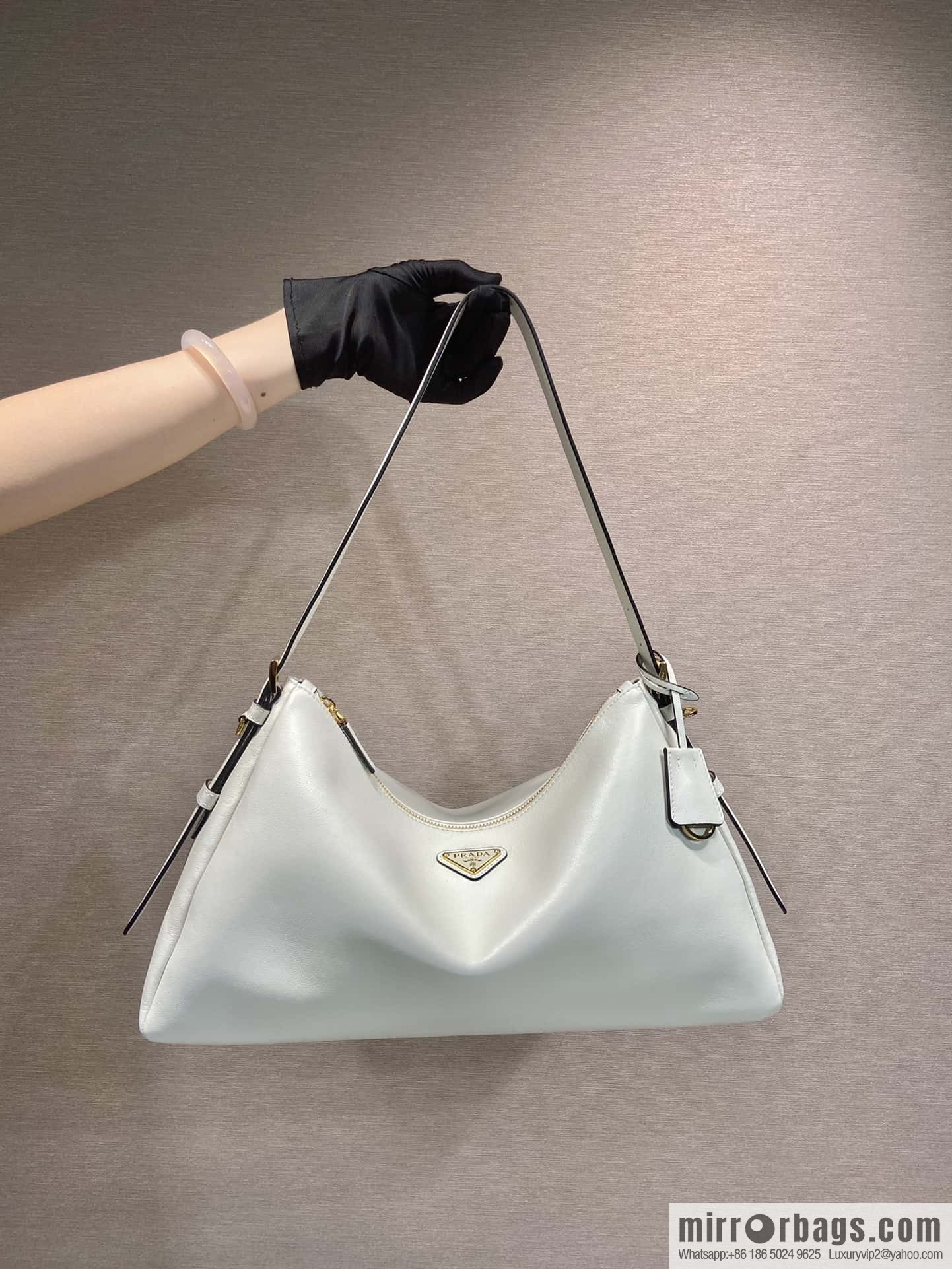 PRADA 🎉 new Aimee armpit bag 🎉 1BC228 🎉 white