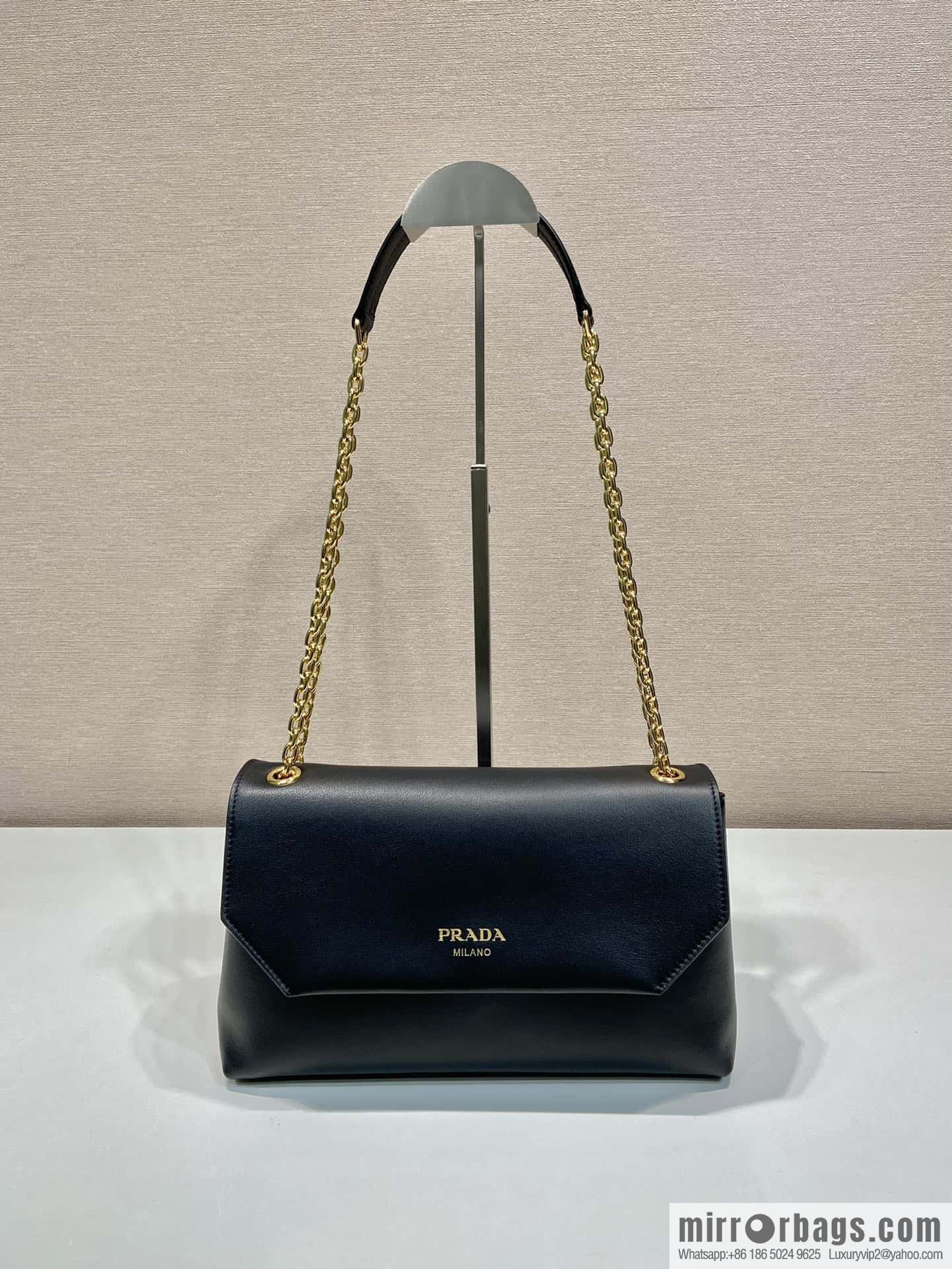 PRADA 🎉 new small 🎉 1BD371 women's 🎉 black