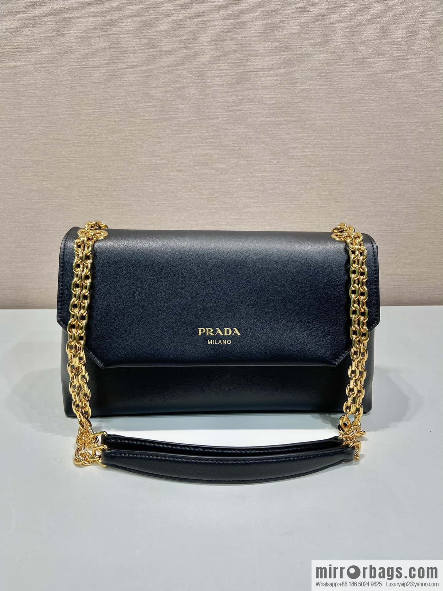 PRADA 🎉 new small 🎉 1BD371 women's 🎉 black